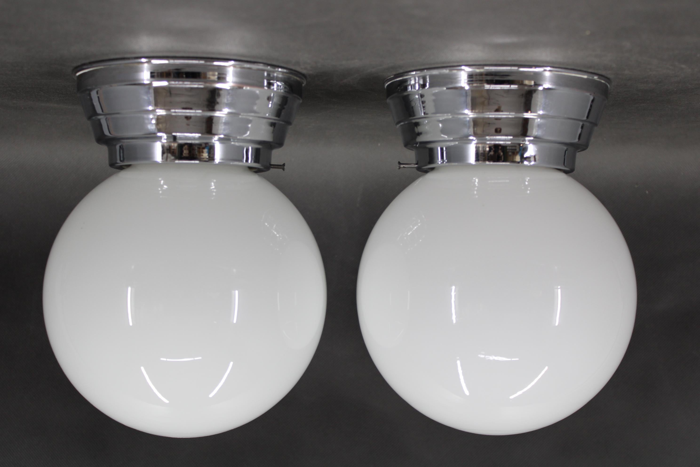- Pulito e ricablato 
- buone condizioni originali con lievi segni d'uso
-1x , lampadina E26-E27  
- Compatibile con il cablaggio degli Stati Uniti
