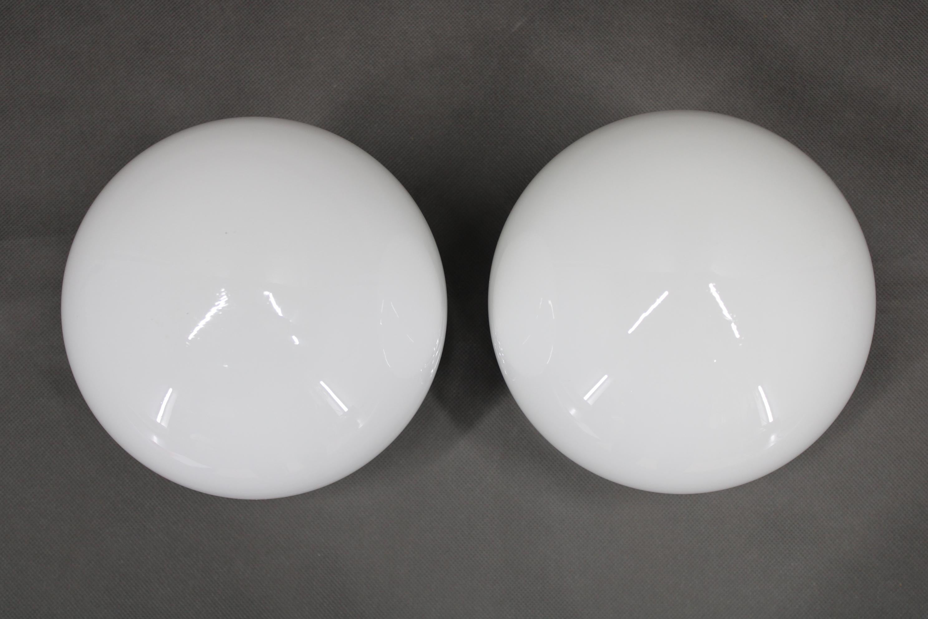 Metà XX secolo Coppia di lampade da soffitto o da parete Art Déco degli anni '40, Cecoslovacchia in vendita
