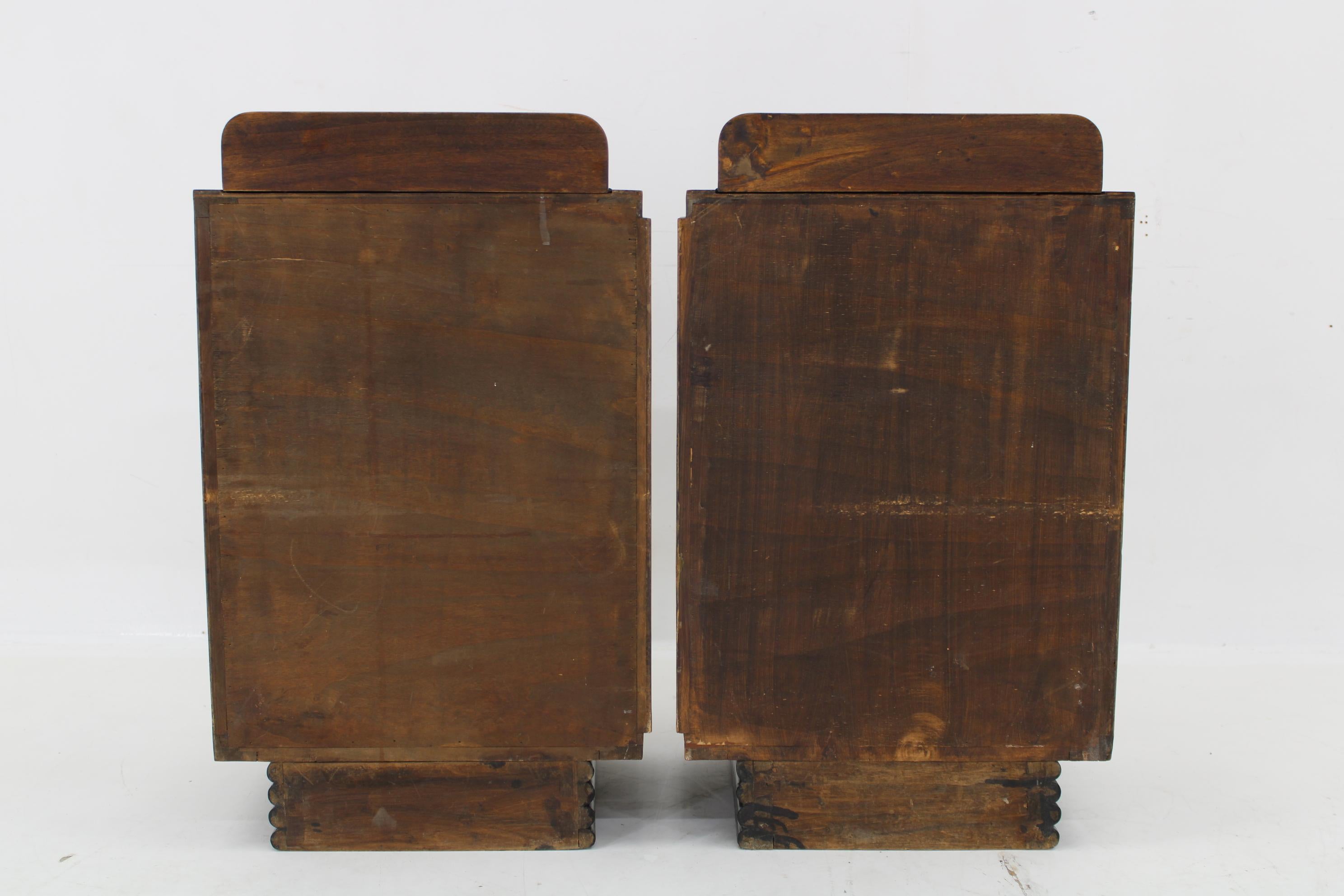 1940s Pair of Art Deco Nightstands in Walnut Finish, Italy For Sale 4