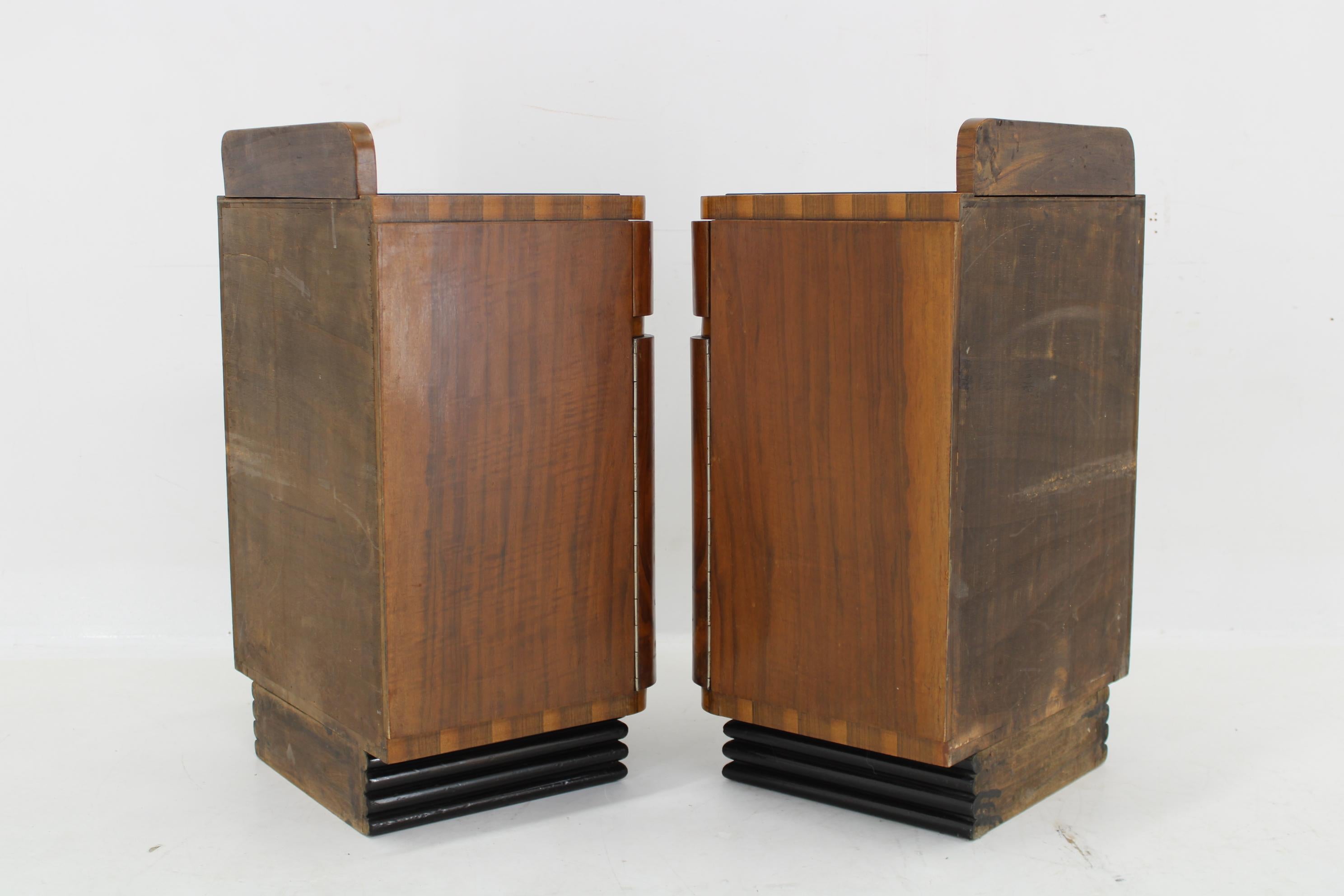 1940s Pair of Art Deco Nightstands in Walnut Finish, Italy For Sale 5