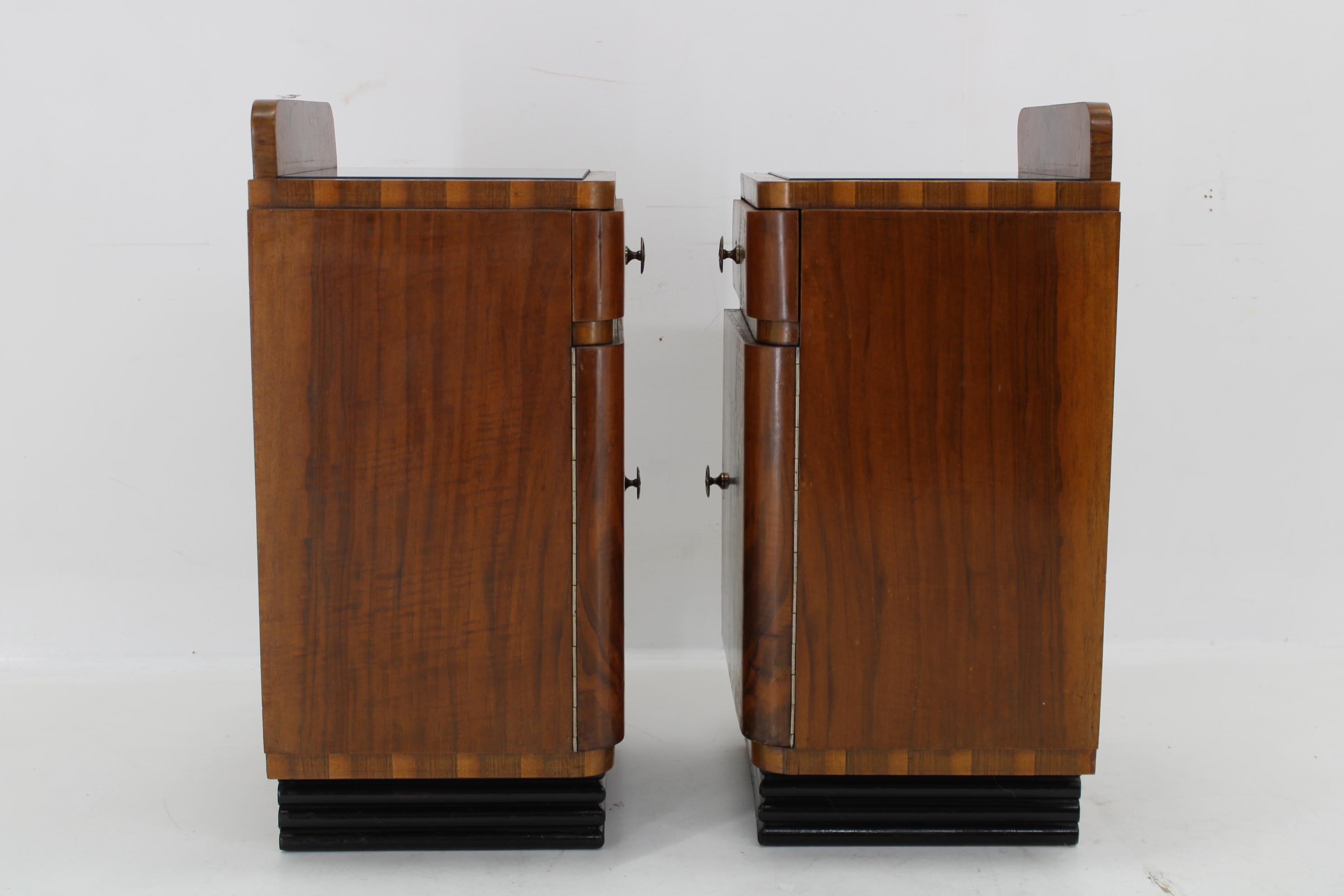 1940s Pair of Art Deco Nightstands in Walnut Finish, Italy For Sale 6