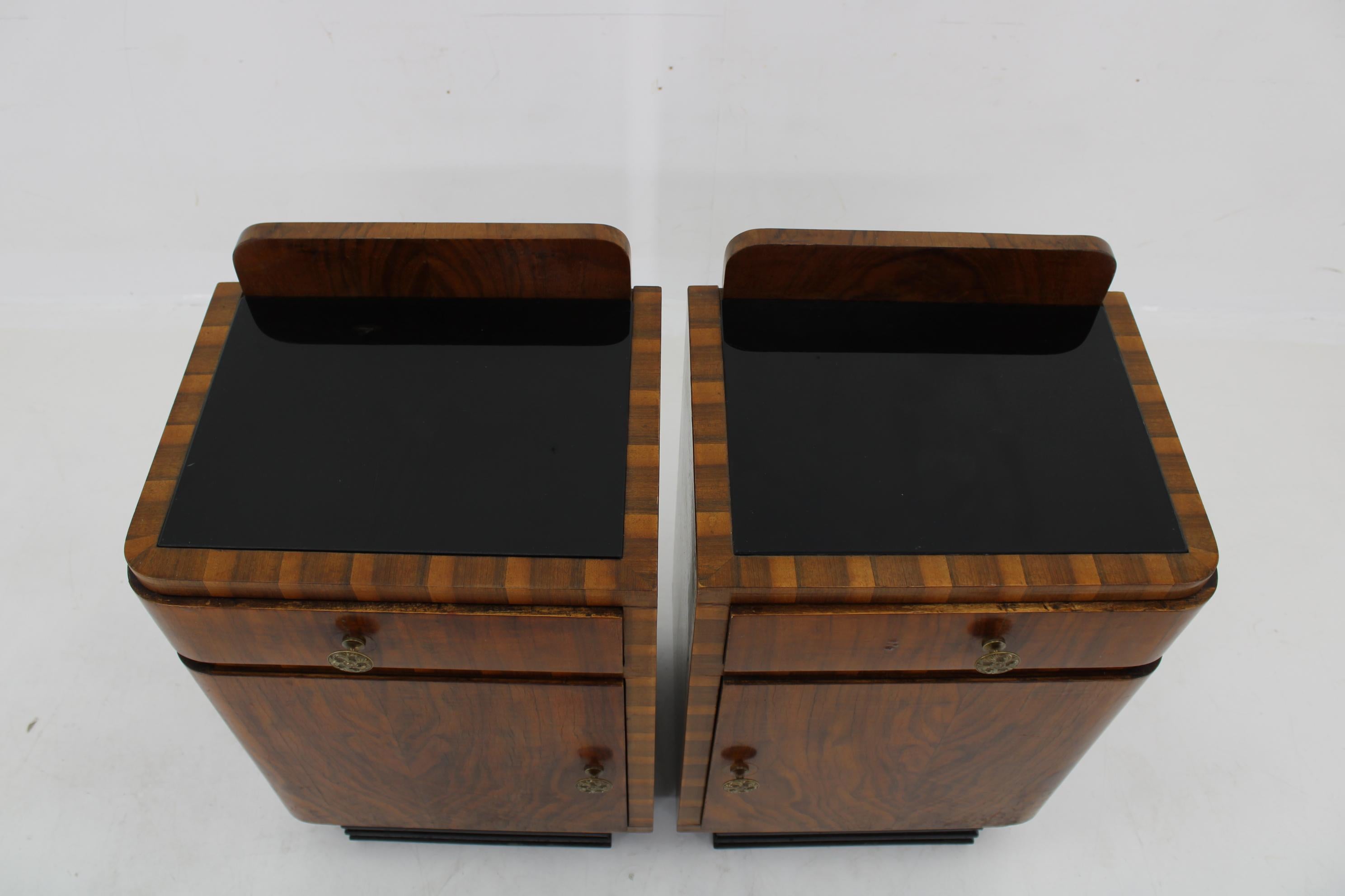 Wood 1940s Pair of Art Deco Nightstands in Walnut Finish, Italy