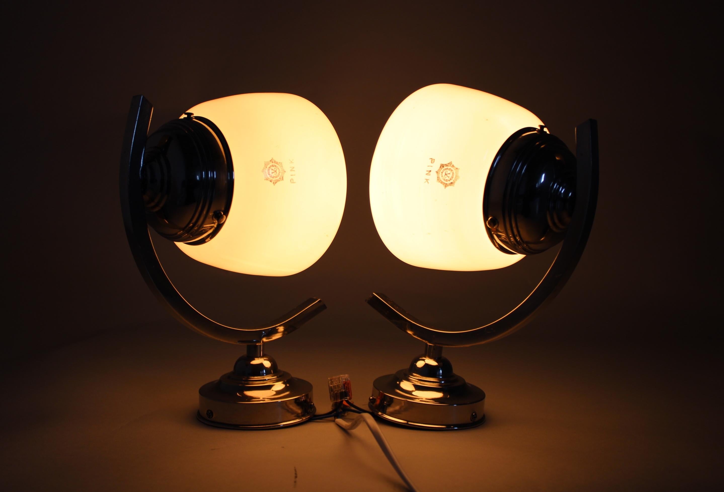 Vetro Coppia di lampade da parete Art Déco degli anni '40, Cecoslovacchia