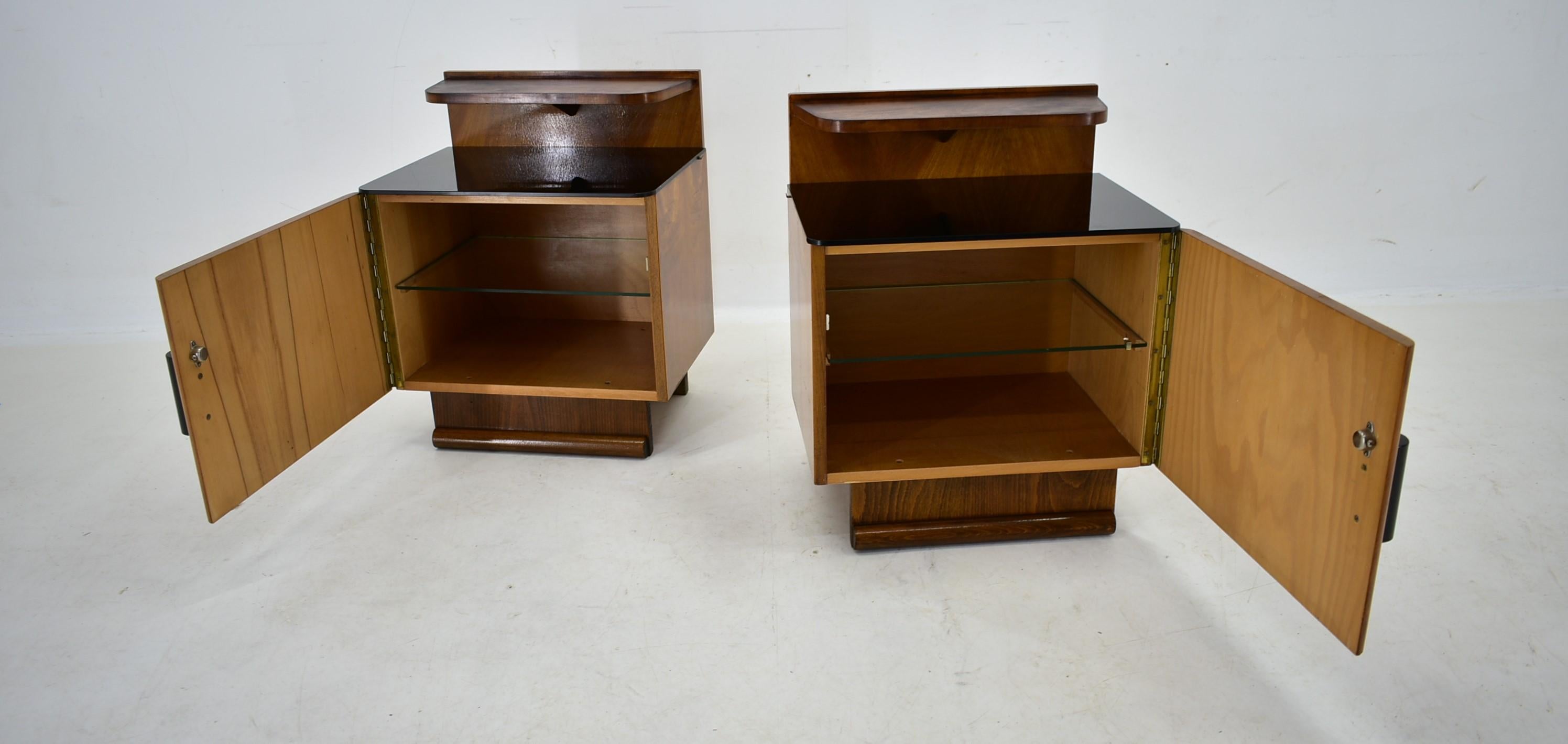 1940s Pair of Bedside Tables by Jindřich Halabala , Czechoslovakia For Sale 6