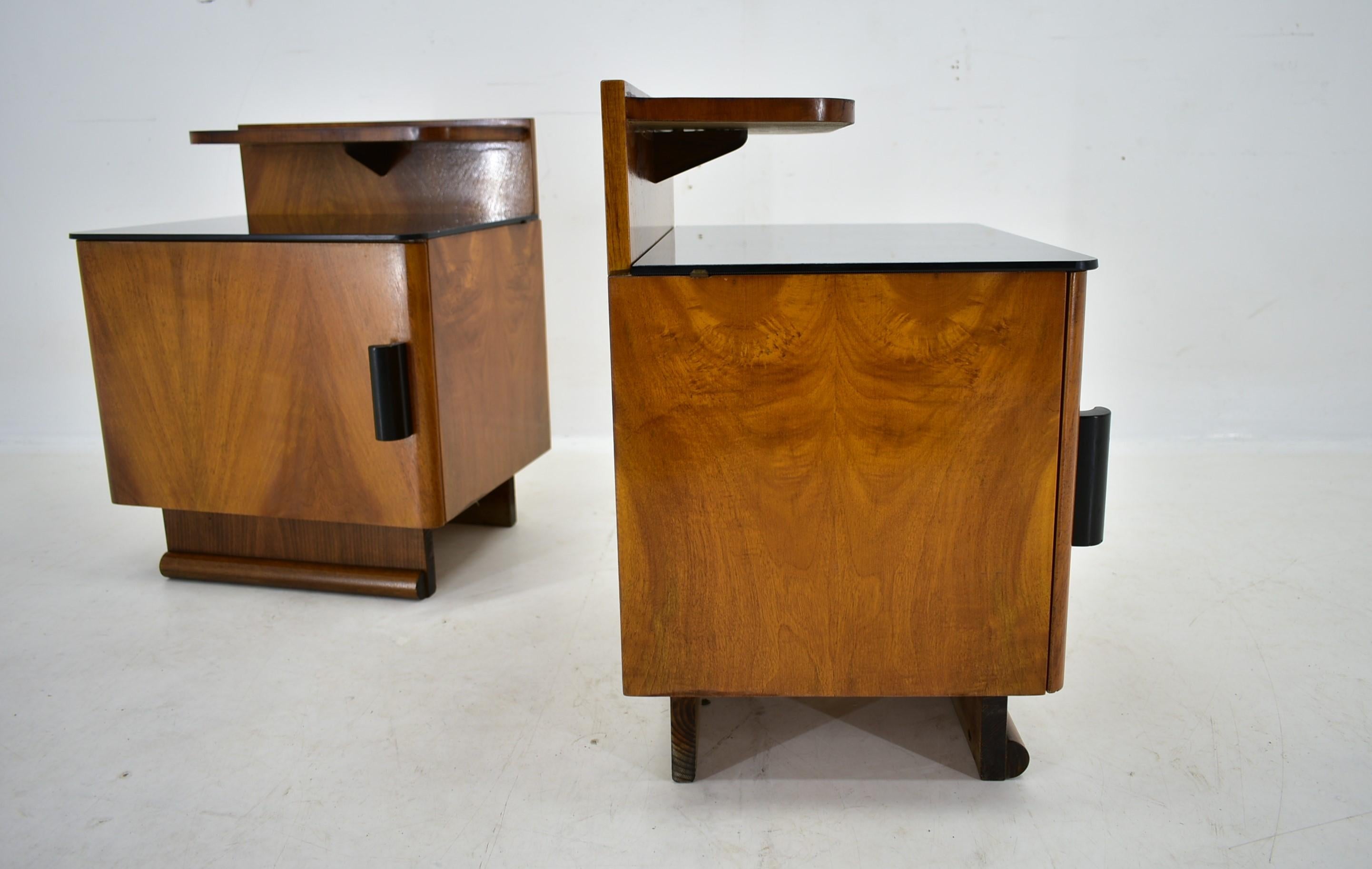 1940s Pair of Bedside Tables by Jindřich Halabala , Czechoslovakia For Sale 9