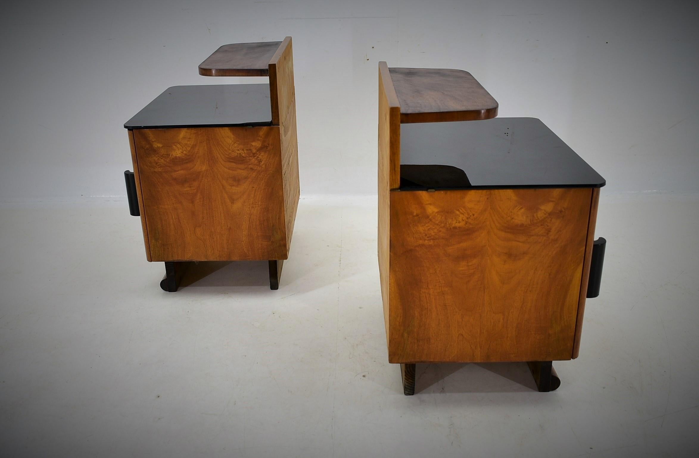 1940s Pair of Bedside Tables by Jindřich Halabala , Czechoslovakia For Sale 10