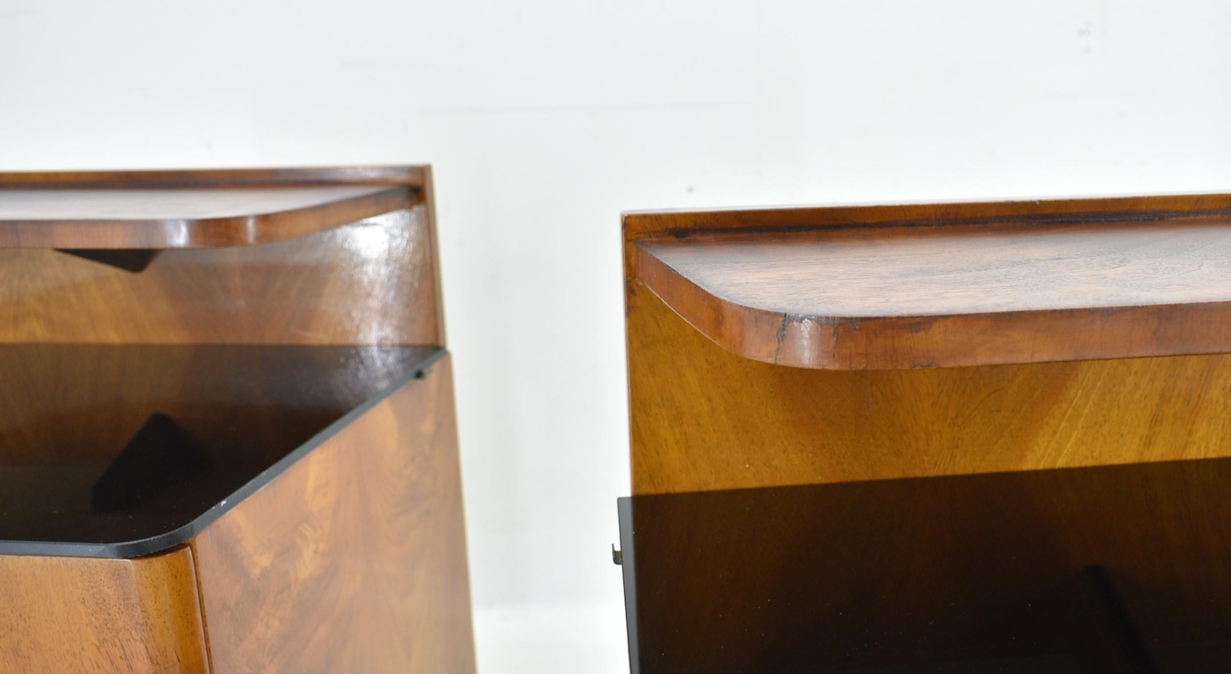 1940s Pair of Bedside Tables by Jindřich Halabala , Czechoslovakia In Good Condition For Sale In Praha, CZ