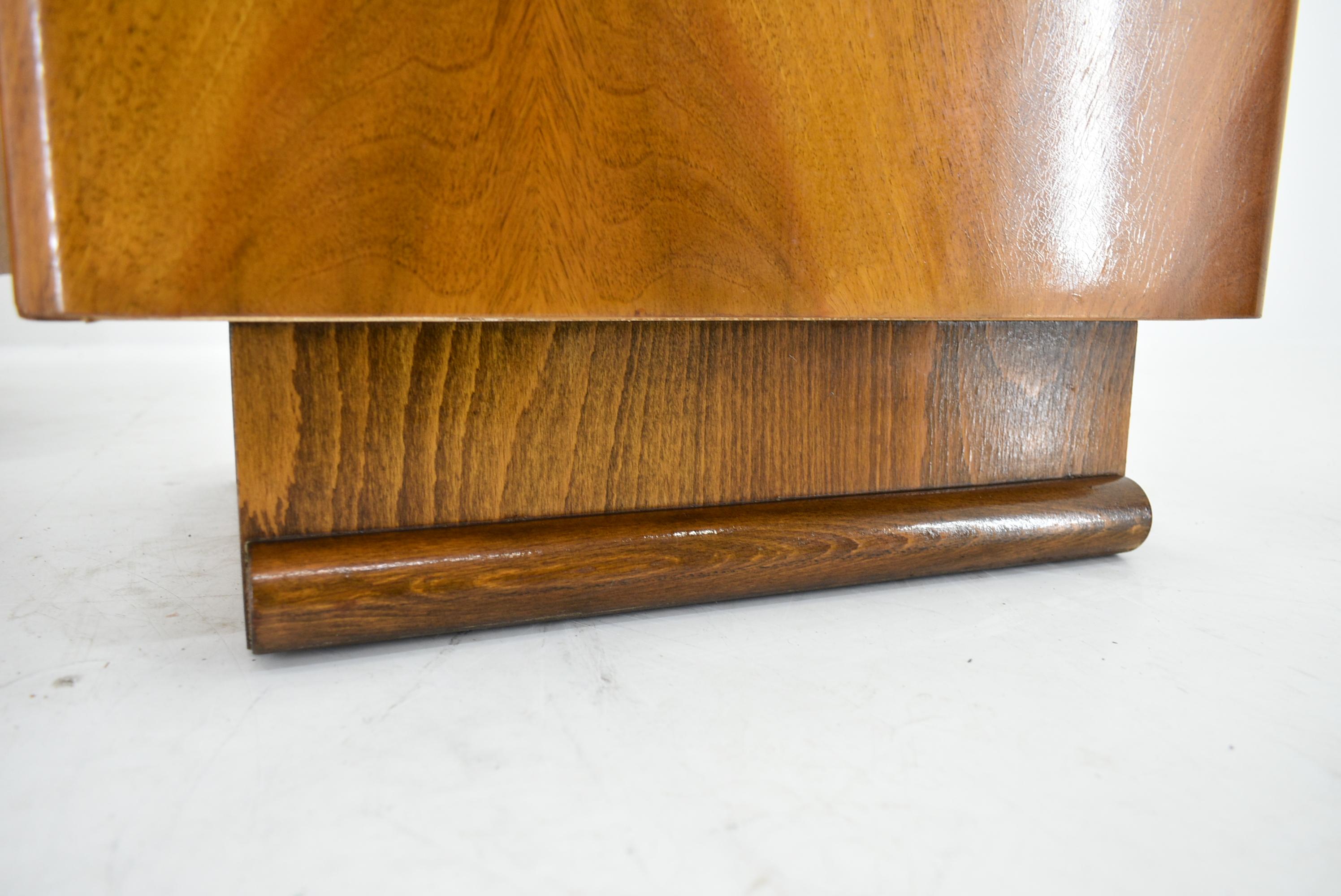 Mid-20th Century 1940s Pair of Bedside Tables by Jindřich Halabala , Czechoslovakia For Sale