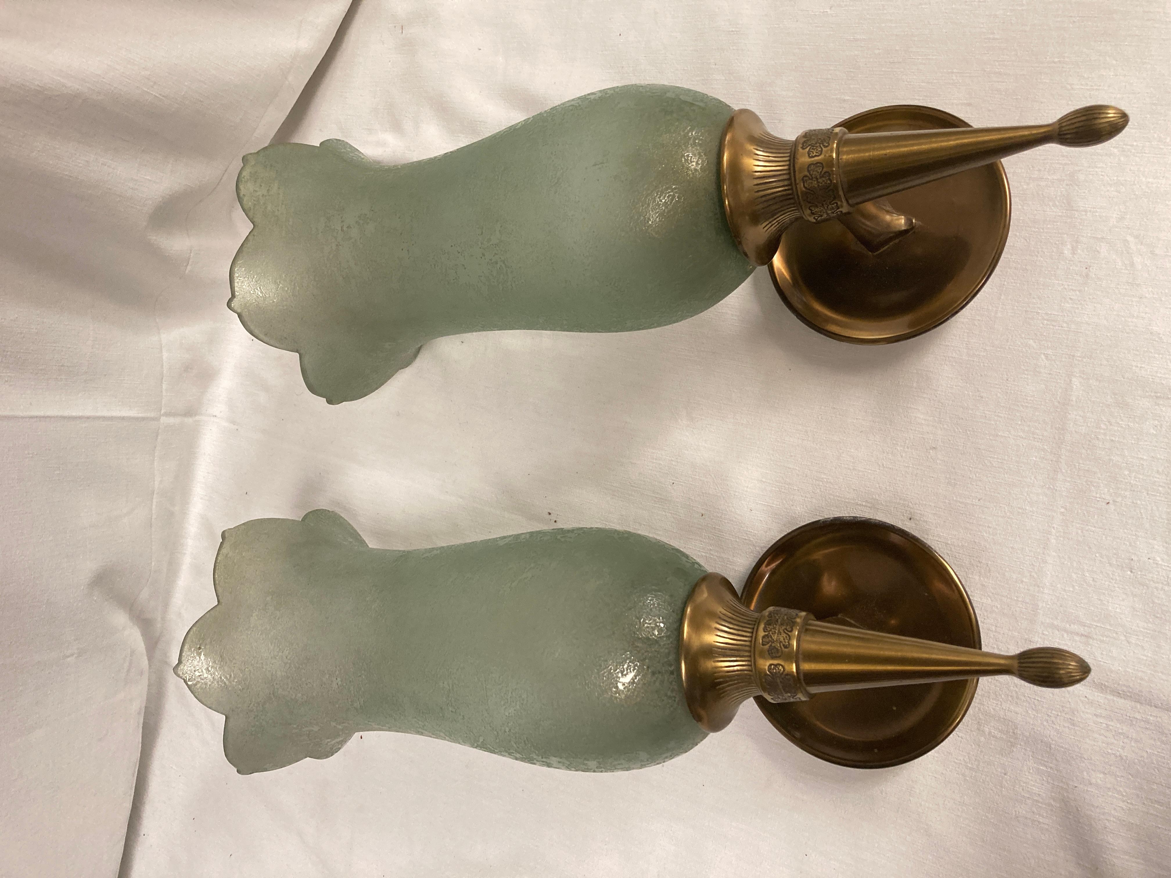 1940er Jahre Ein Paar Wandleuchter aus Bronze und Murano-Glas von Veronese im Angebot 9
