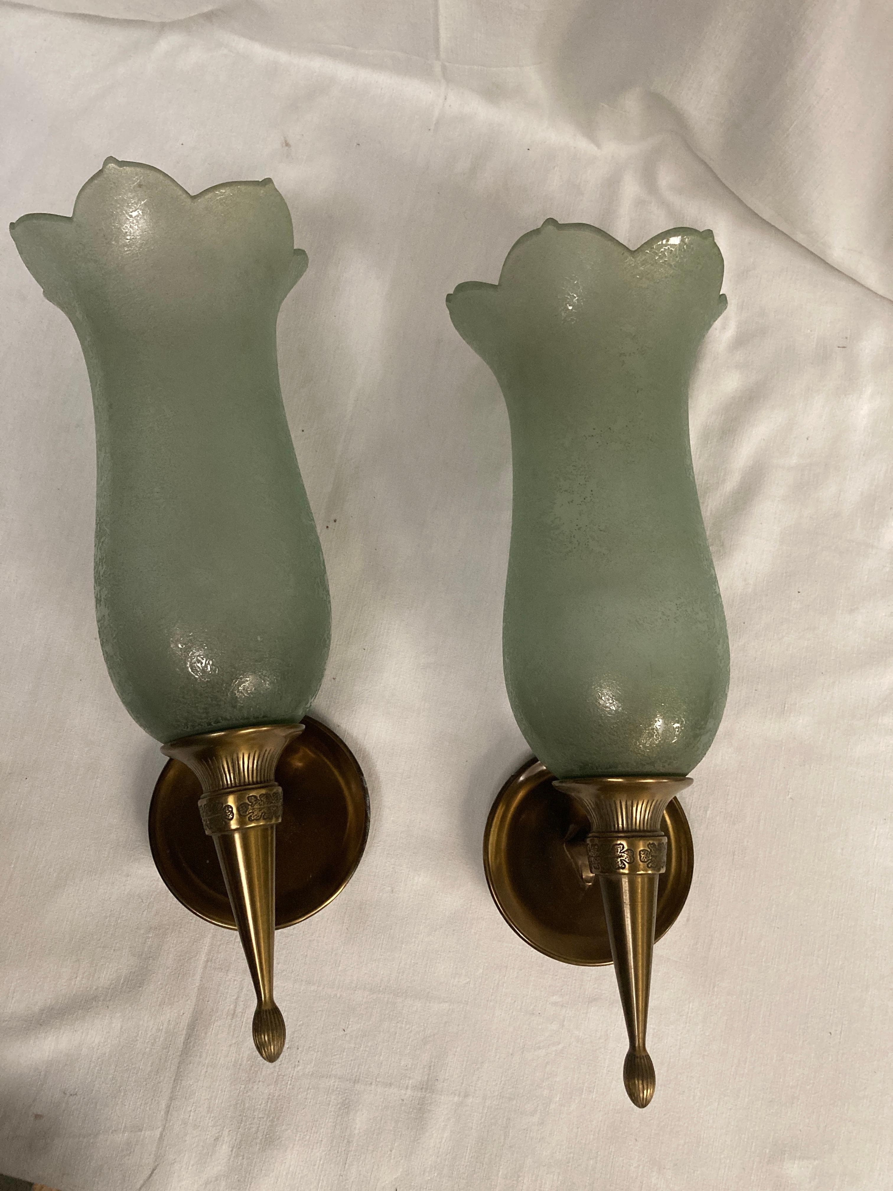 Paar hohe Wandleuchter aus Bronze und Murano-Glas aus den 1940er Jahren von Veronèse
Italien