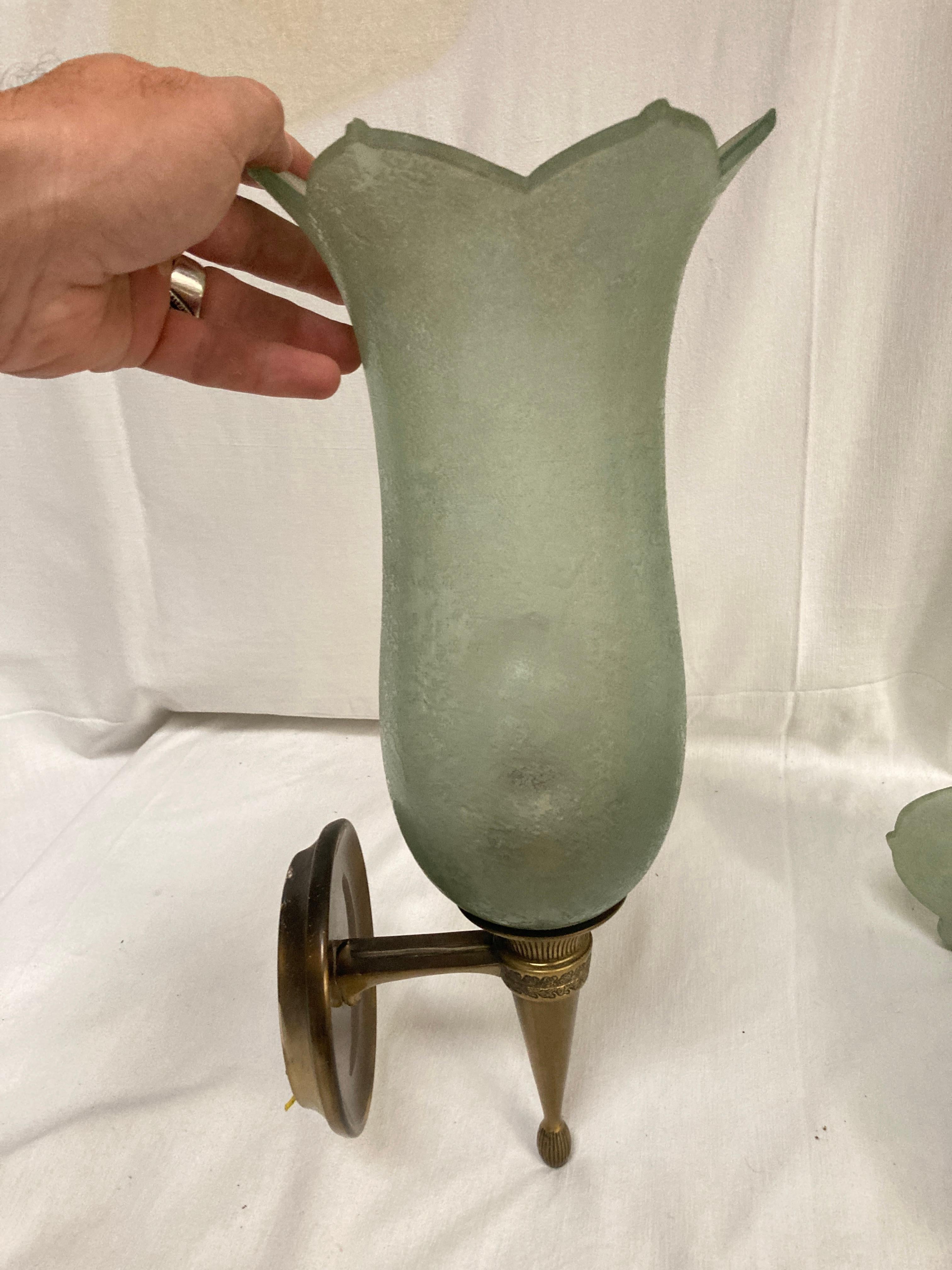 1940er Jahre Ein Paar Wandleuchter aus Bronze und Murano-Glas von Veronese im Angebot 4