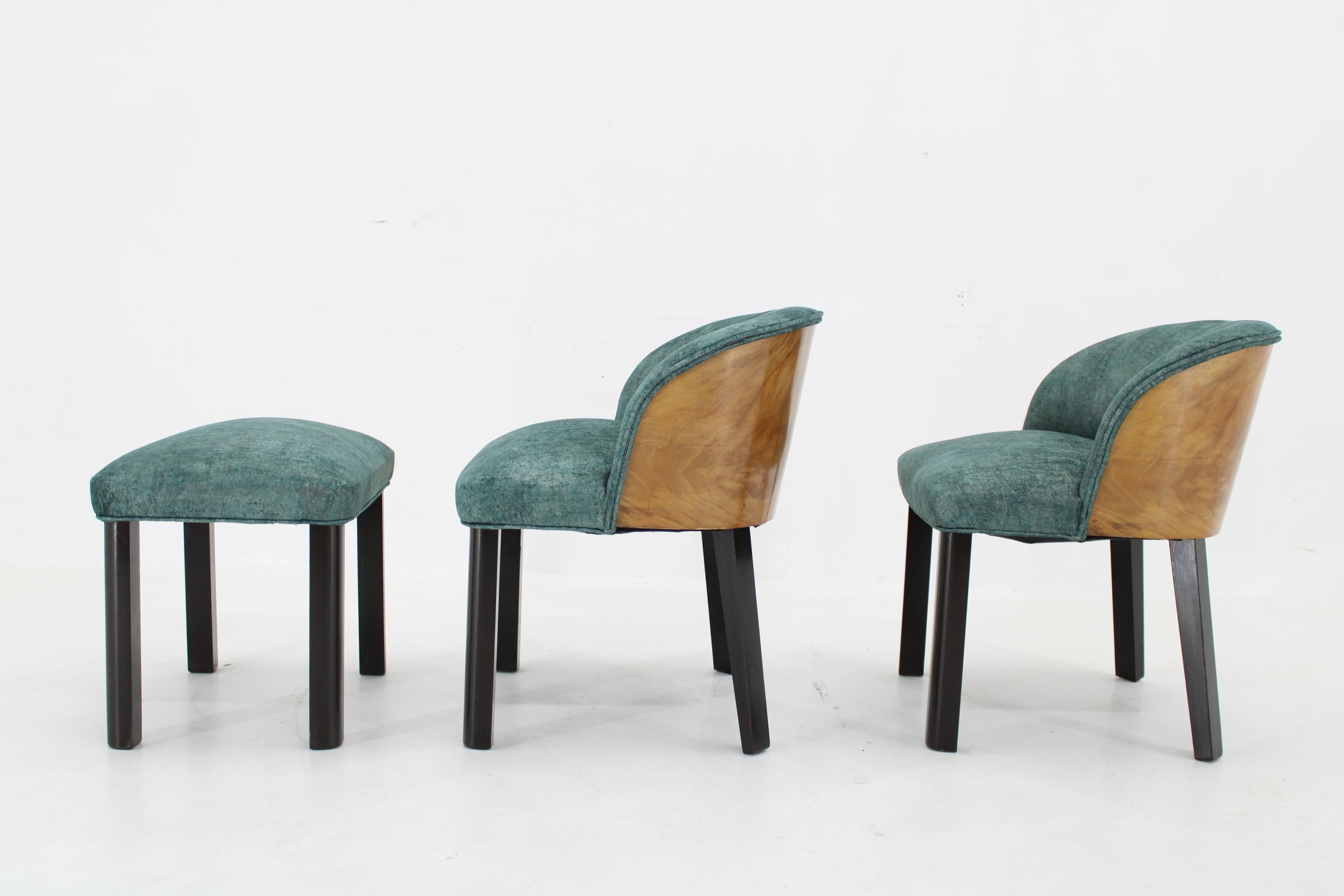 italien Paire de chaises avec tabouret des années 1940, Italie en vente