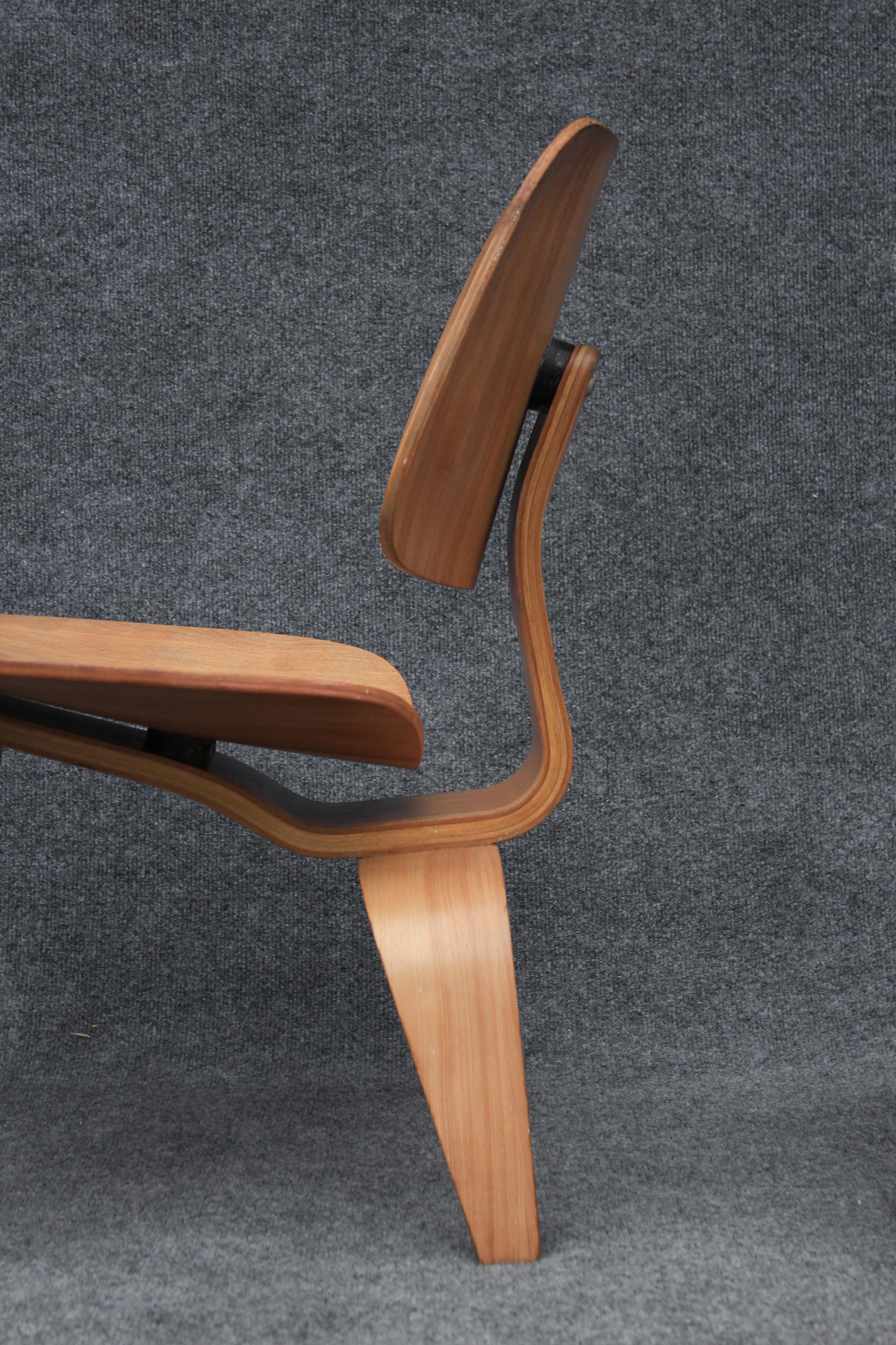 Pareja de sillas Lounge Charles Eames para Herman Miller Lcw en abedul de los años 40 en venta 3