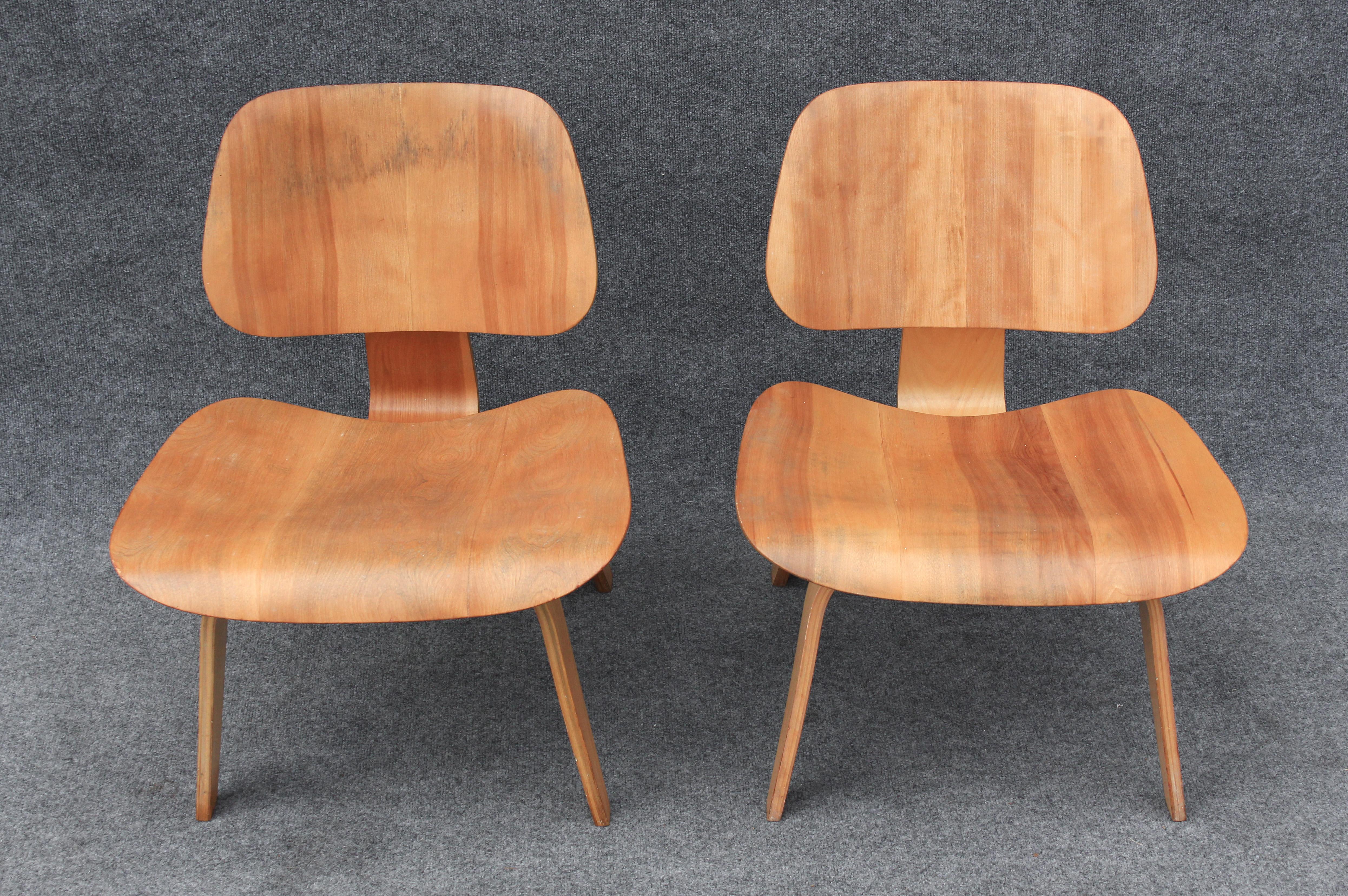 Mid-Century Modern 1940s Pair of Early Charles Eames for Herman Miller Lcw Lounge Chairs in Birch For Sale