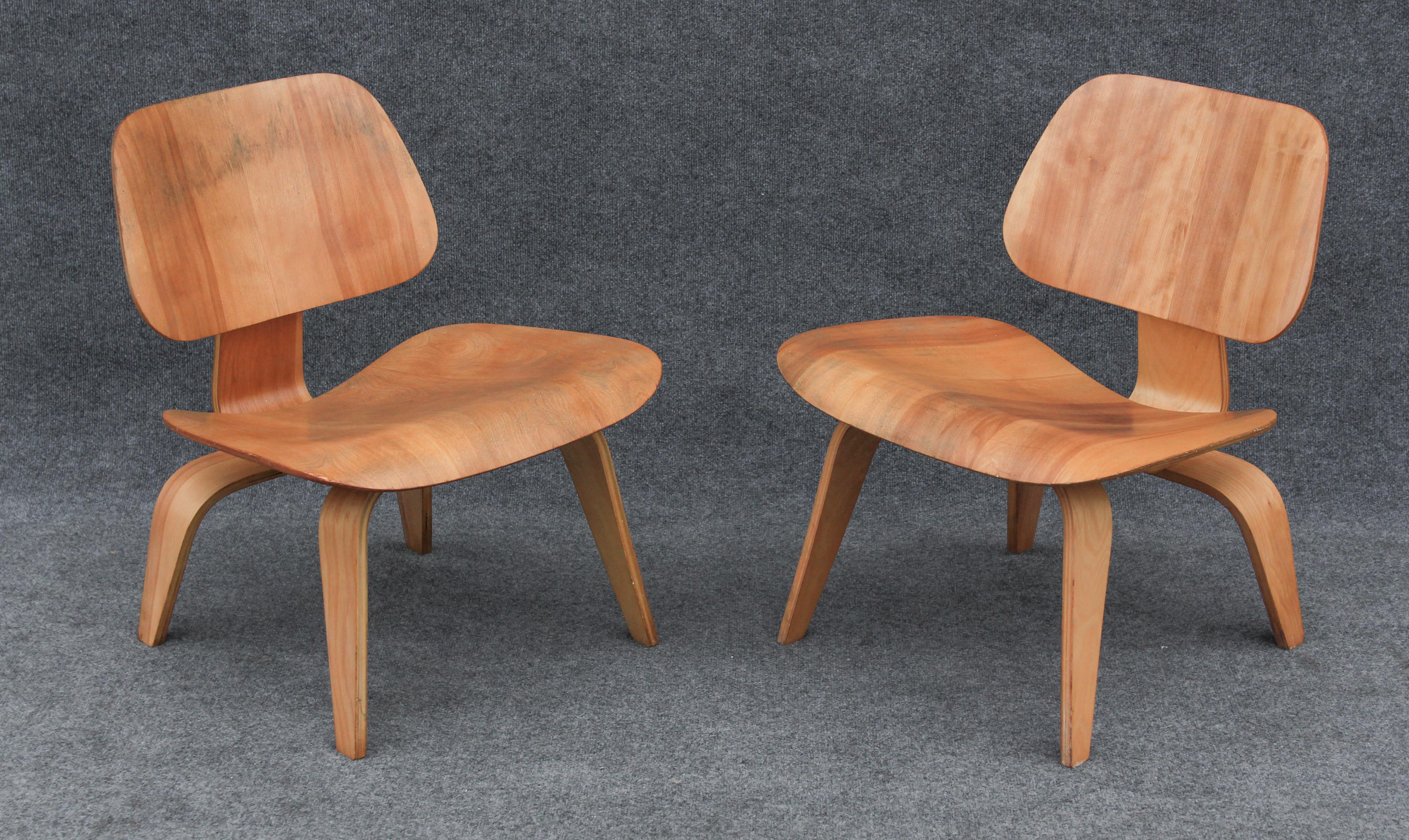 Américain Paire de fauteuils de salon Charles Eames pour Herman Miller Lcw des années 1940 en bouleau en vente