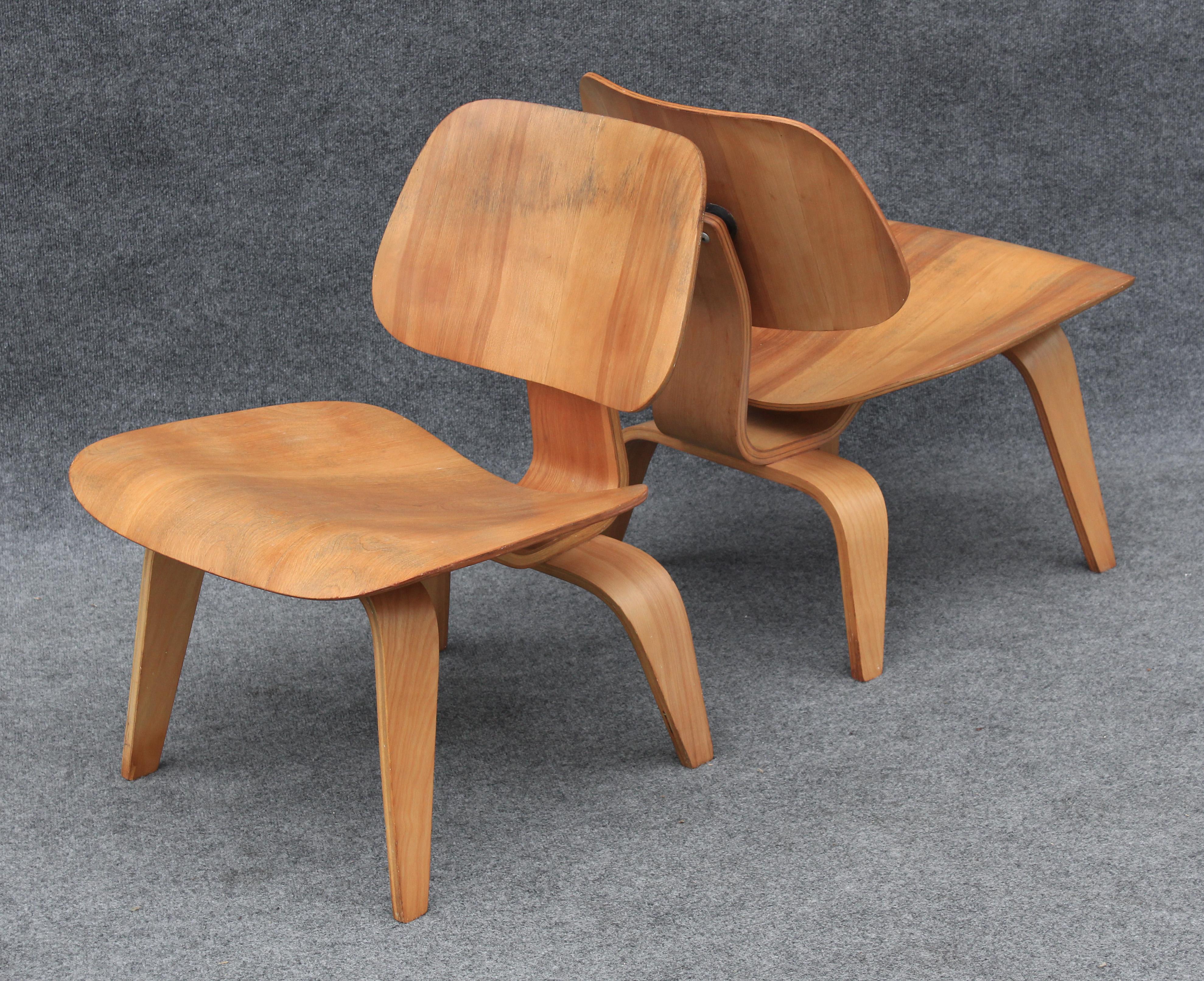 Milieu du XXe siècle Paire de fauteuils de salon Charles Eames pour Herman Miller Lcw des années 1940 en bouleau en vente