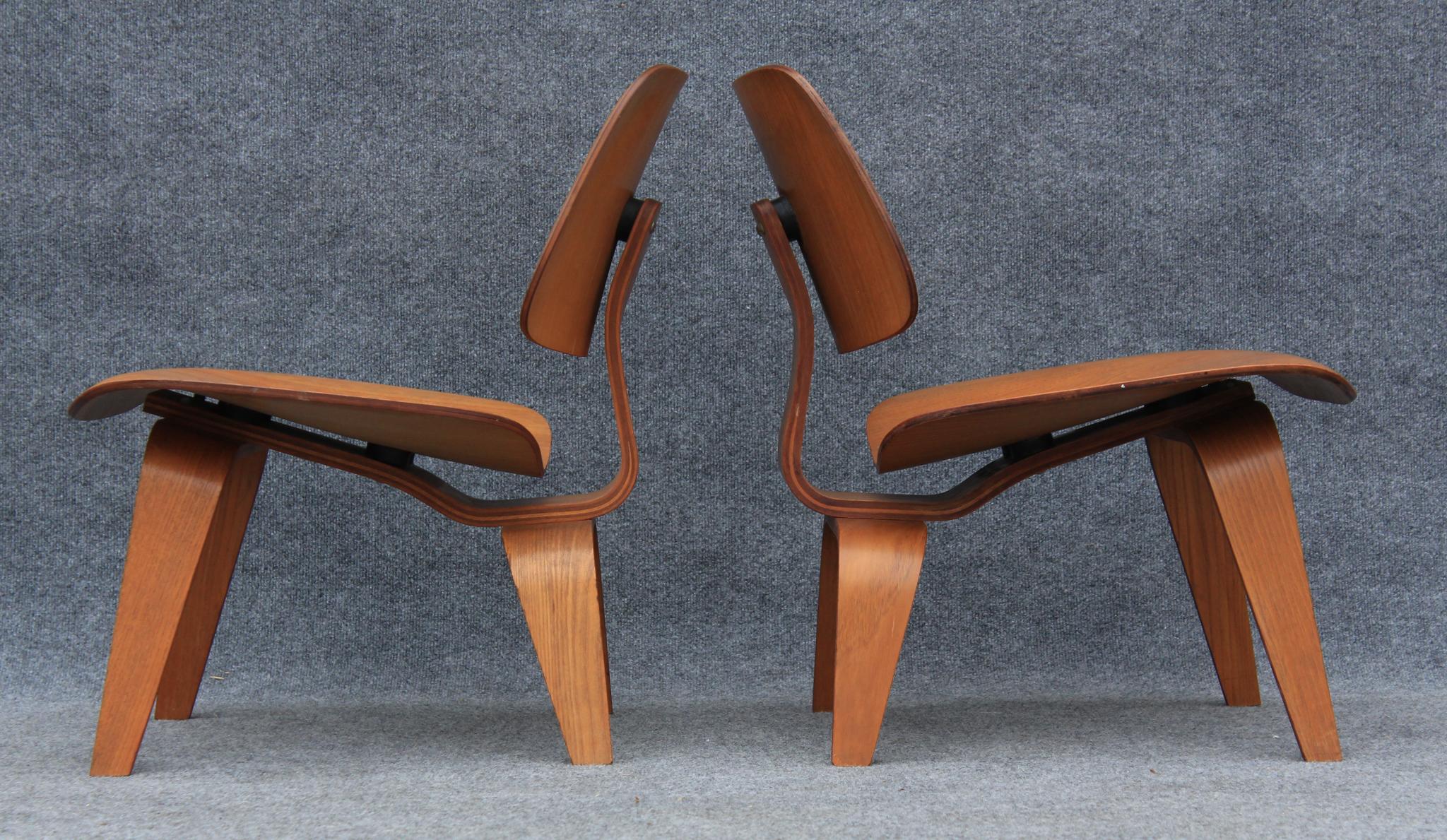 1940s Pair of Early Charles Eames for Herman Miller LCW Lounge Chairs in Oak In Good Condition For Sale In Philadelphia, PA