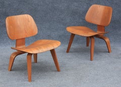 1940s Pair of Early Charles Eames for Herman Miller LCW Lounge Chairs in Oak