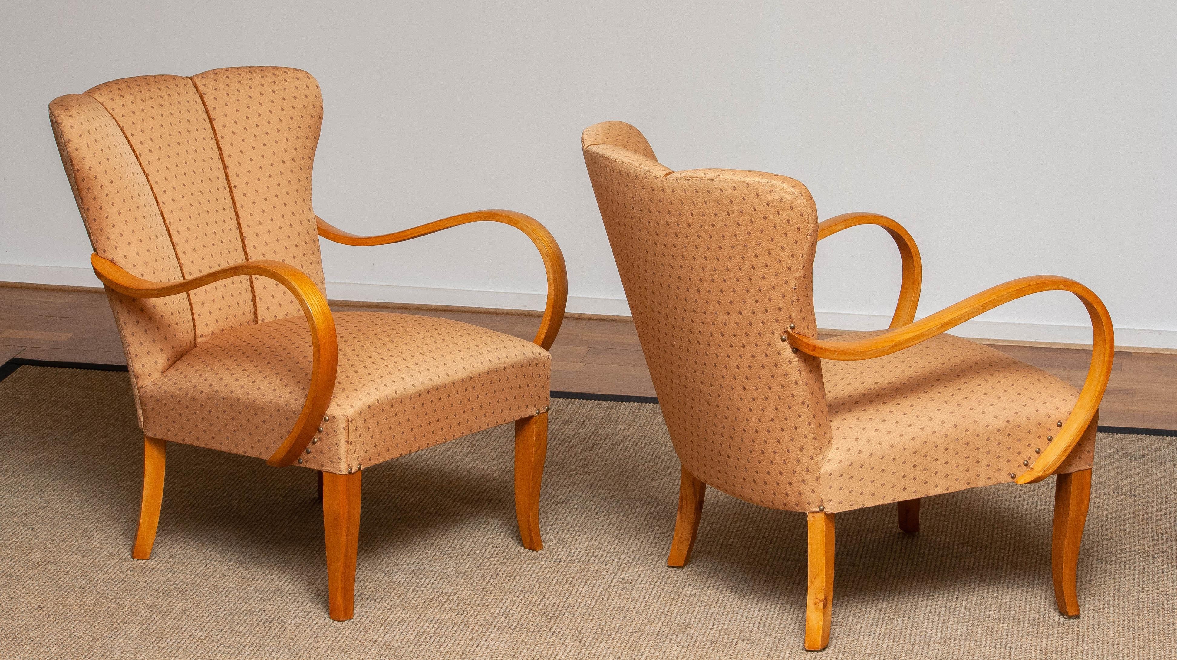 Tissu 1940s, Paire de fauteuils en bois d'orme, Suède en vente