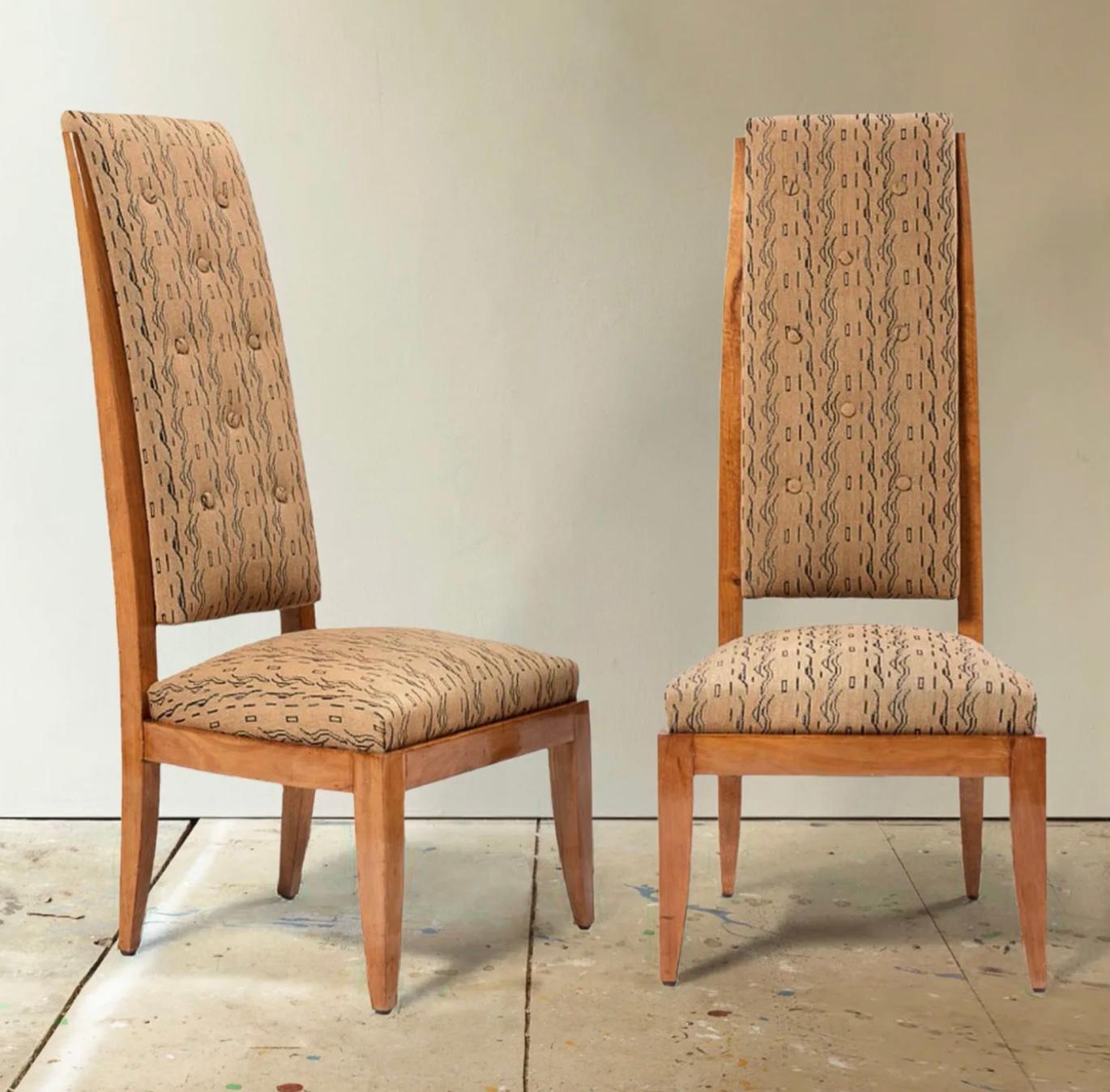 An elegant pair of blond mahogany fireside chairs in original fabric by Dominique, Paris 1940s
With original upholstery. In excellent condition.

Measures: H108 x 46 x 52cm.