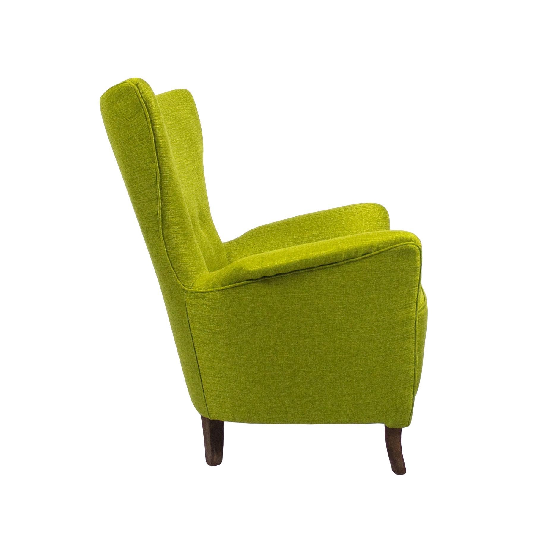 Pair of Mid-Century Modern Flared Back Armchairs in Anise Green Fabric - Italy In Good Condition In Girona, ES