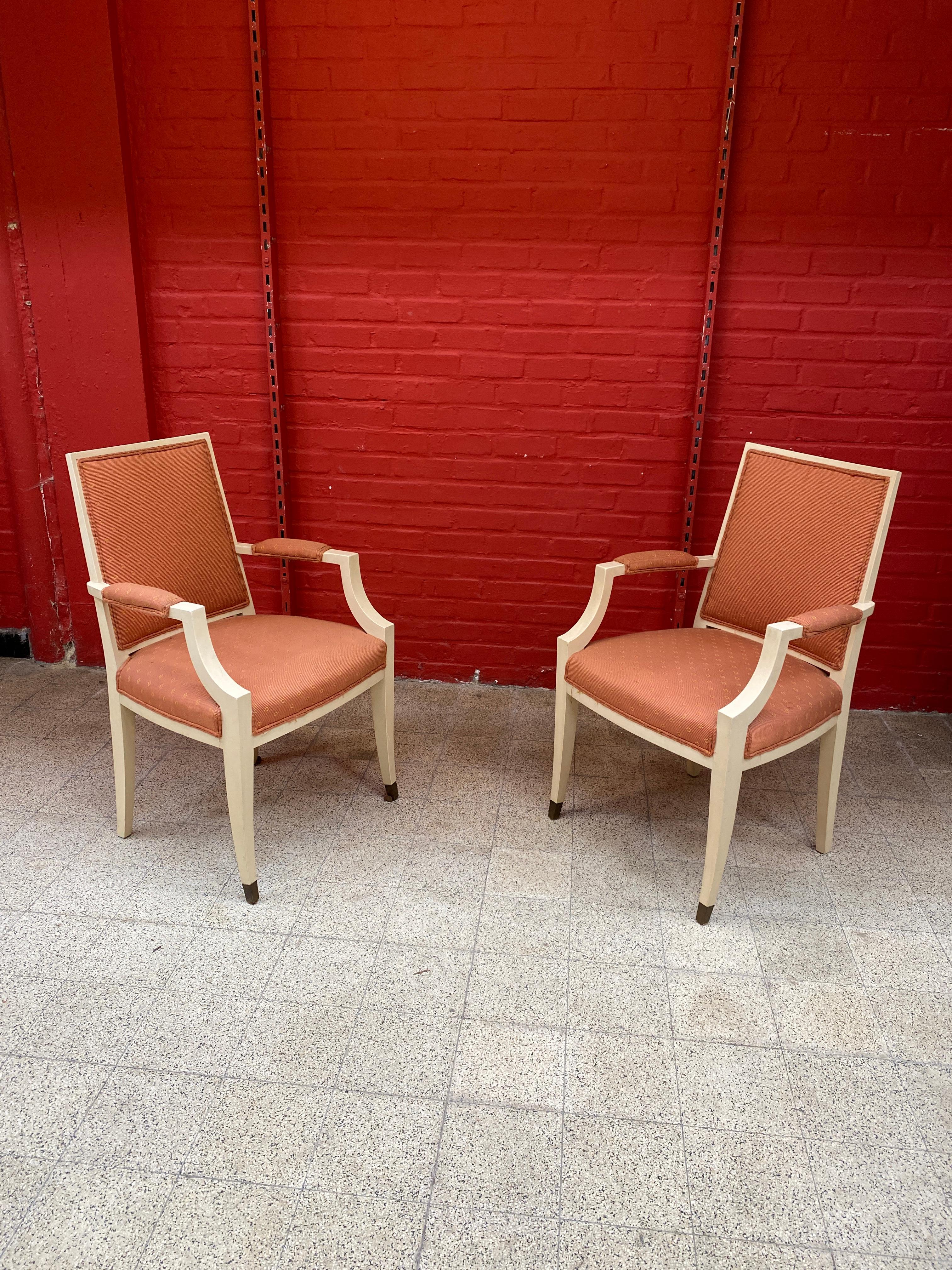 1940s pair of French Art Deco armchairs in the style of André Arbus
Painted wood,
Upholstery redone, slightly dirty fabric
A series of 6 model chairs are also available.