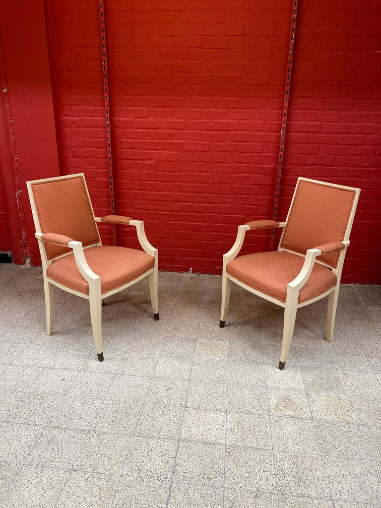 1940s pair of French Art Deco armchairs in the style of André Arbus
Painted wood,
Upholstery redone, slightly dirty fabric
A series of 6 model chairs are also available.