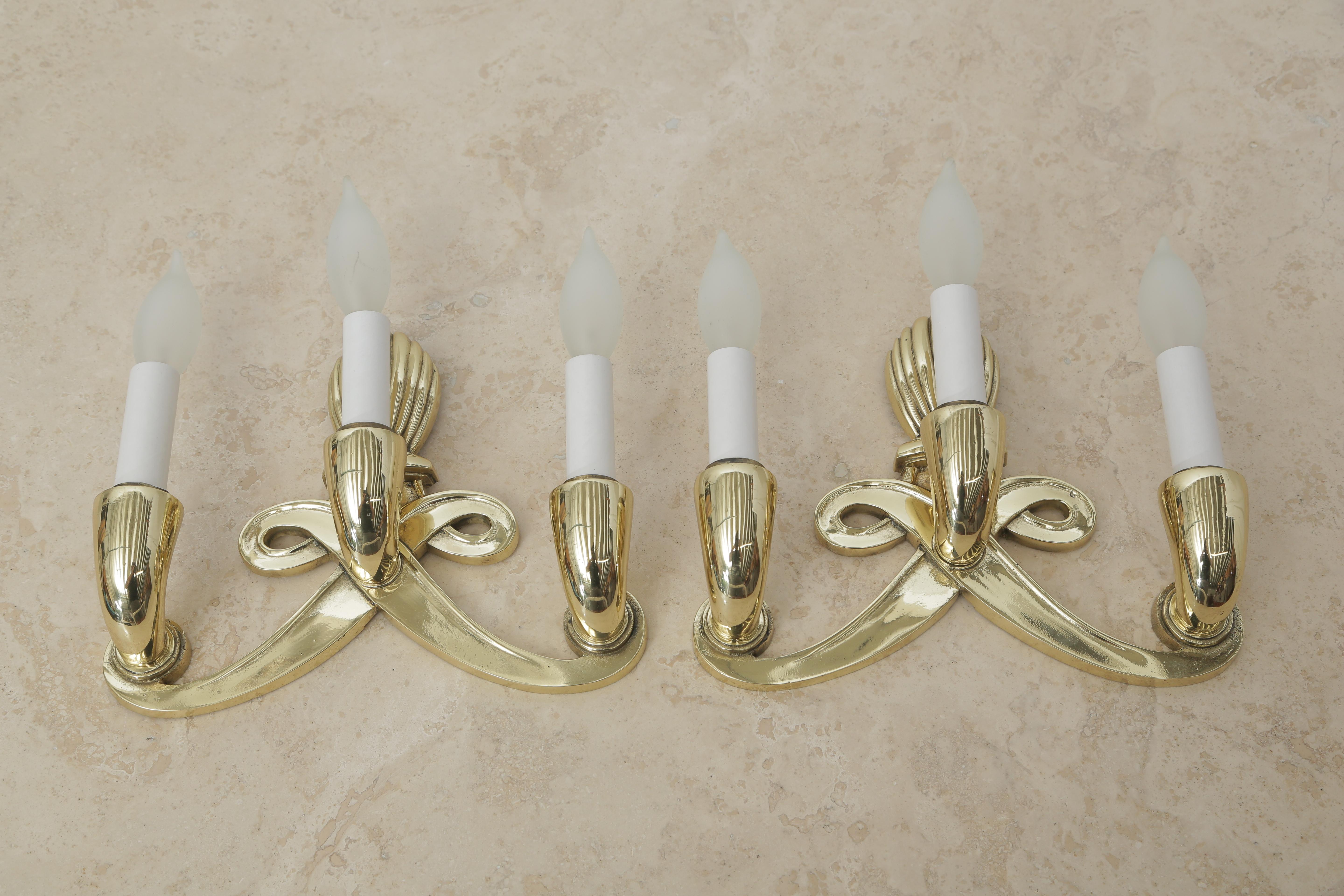 Mid-Century Modern 1940s Pair of French Art Deco Polished Brass Sconces in the Style of Jules Leleu