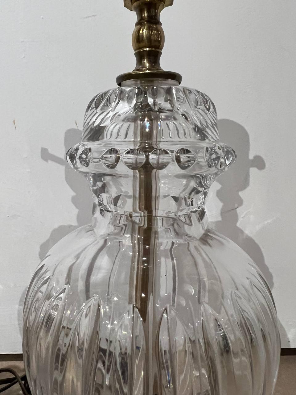 Provincial français Paire de petites lampes de bureau françaises en cristal taillé des années 1940 en vente