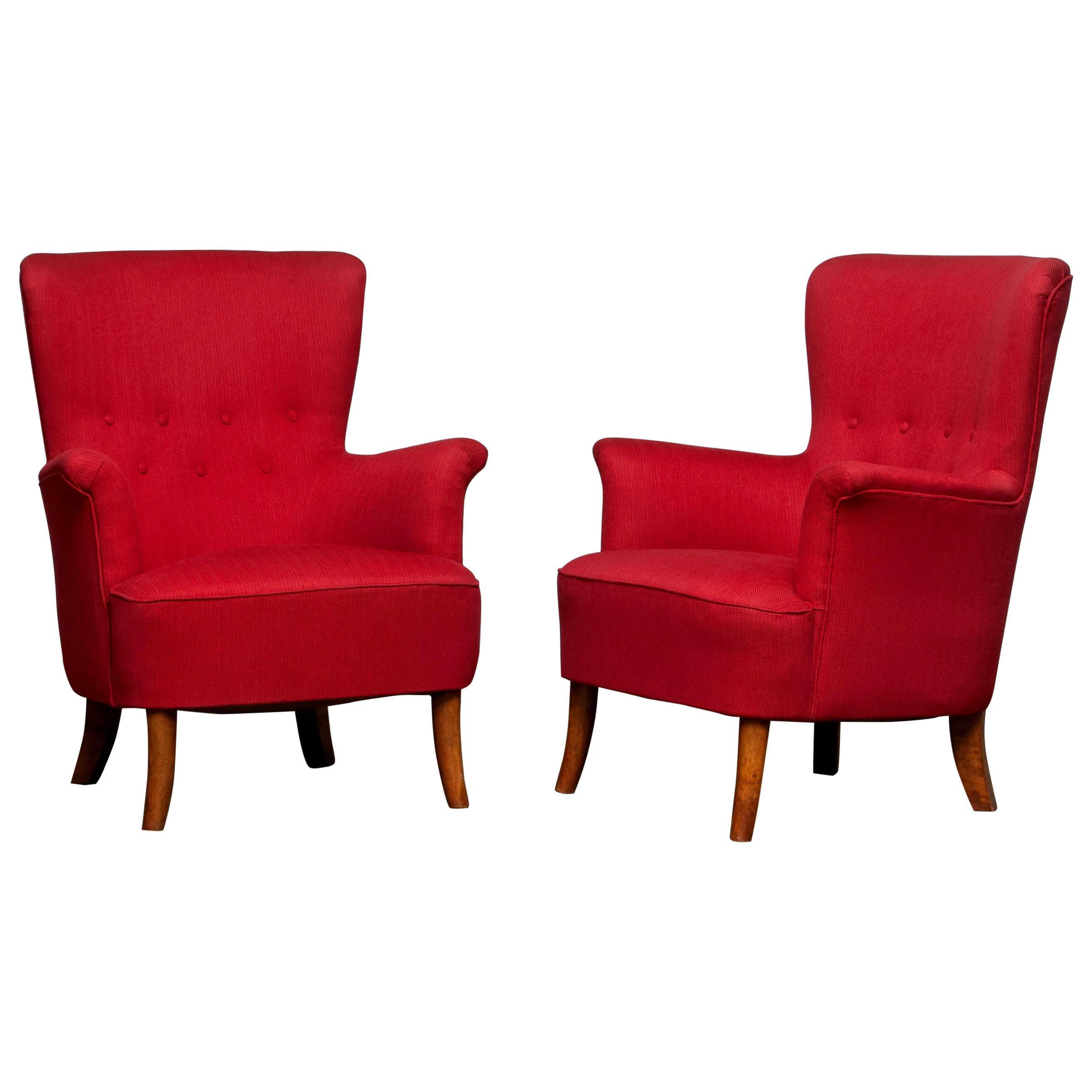 Beautiful set of two fuchsia / red easy / lounge chairs designed by Carl Malmsten for OH Sjögren, Sweden. The overall condition is good and clean. Period: 1940-1949.