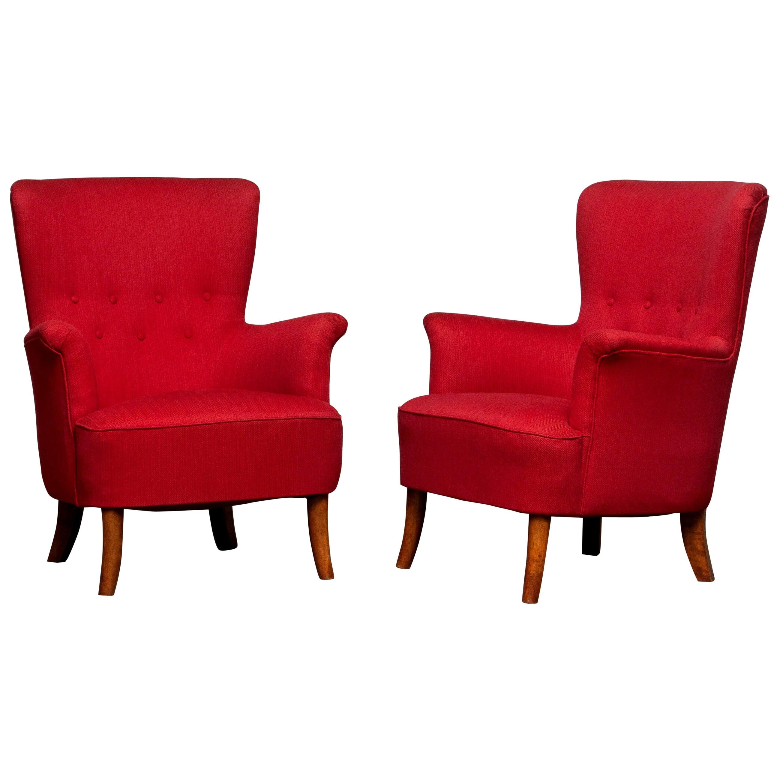 Beautiful set of two fuchsia / red easy / lounge chairs designed by Carl Malmsten for OH Sjögren, Sweden. The overall condition is good and clean. Period: 1940-1949.