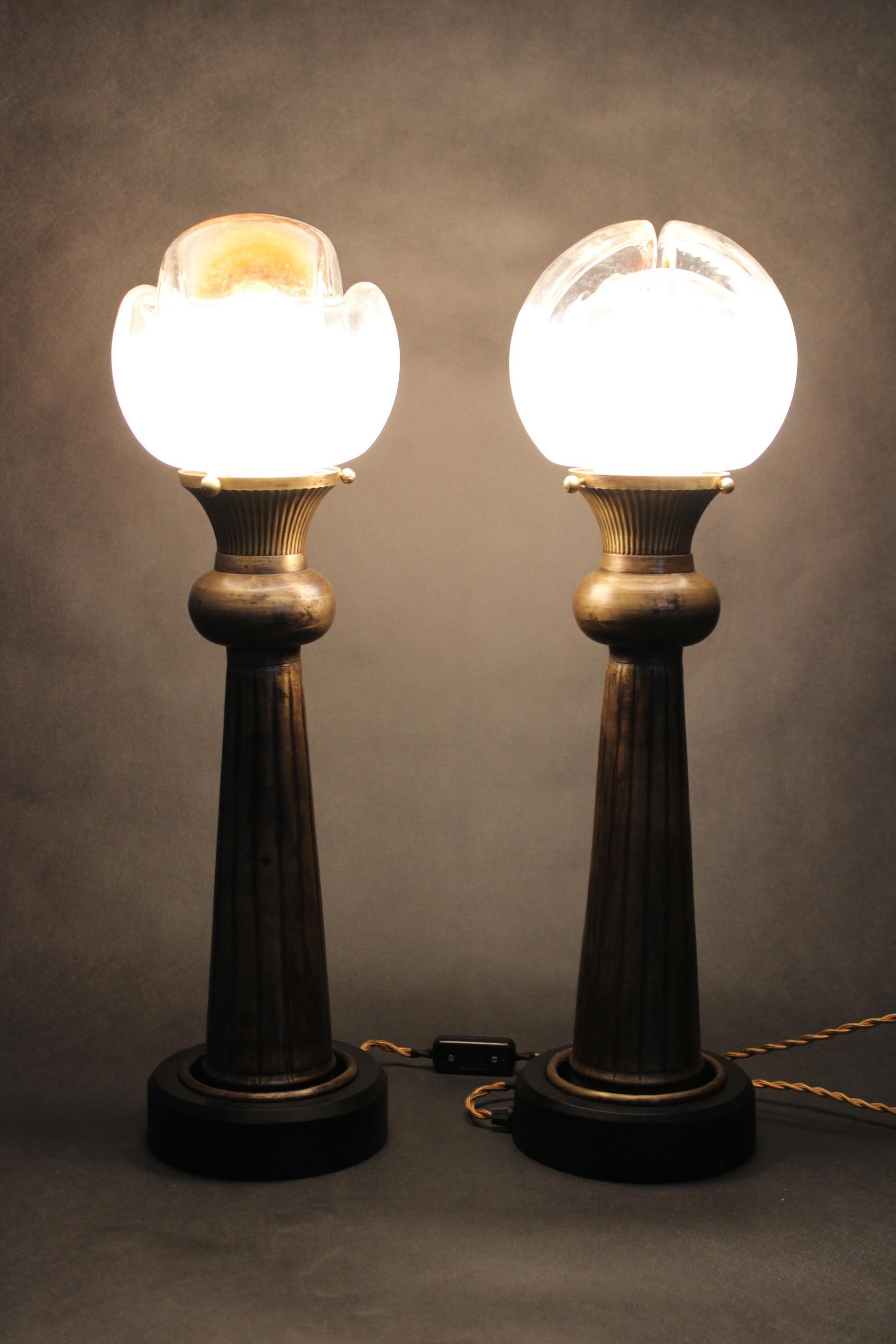 1940s Pair of Italian Restored Brass Table Lamps with Glass Shades For Sale 5