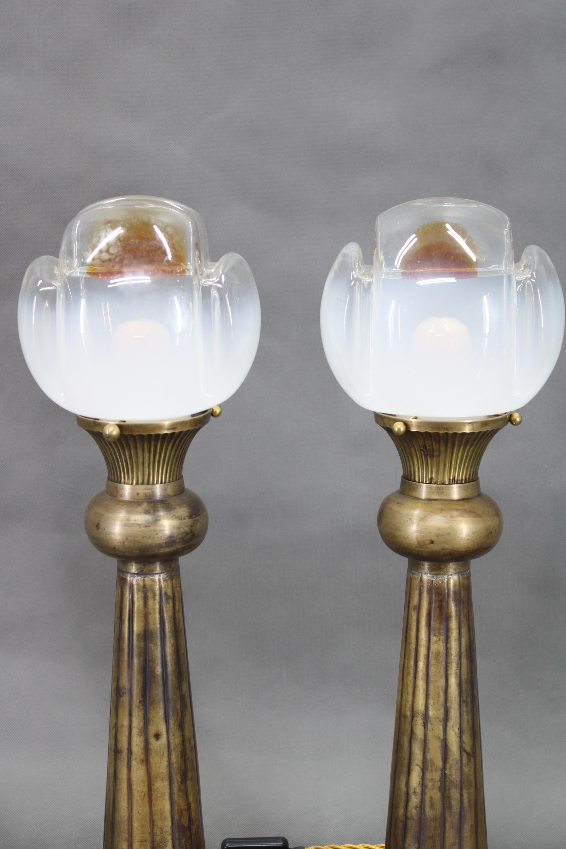 Mid-Century Modern 1940s Pair of Italian Restored Brass Table Lamps with Glass Shades For Sale