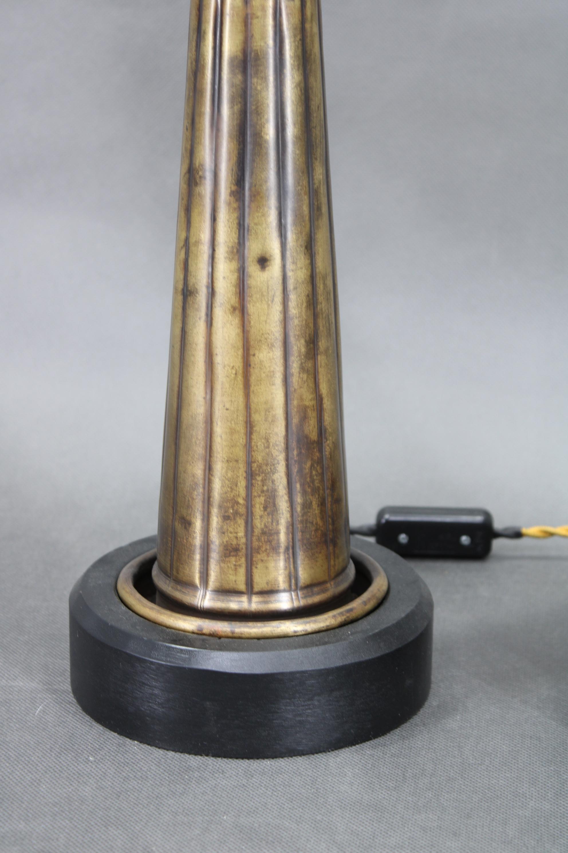 1940s Pair of Italian Restored Brass Table Lamps with Glass Shades In Good Condition For Sale In Praha, CZ