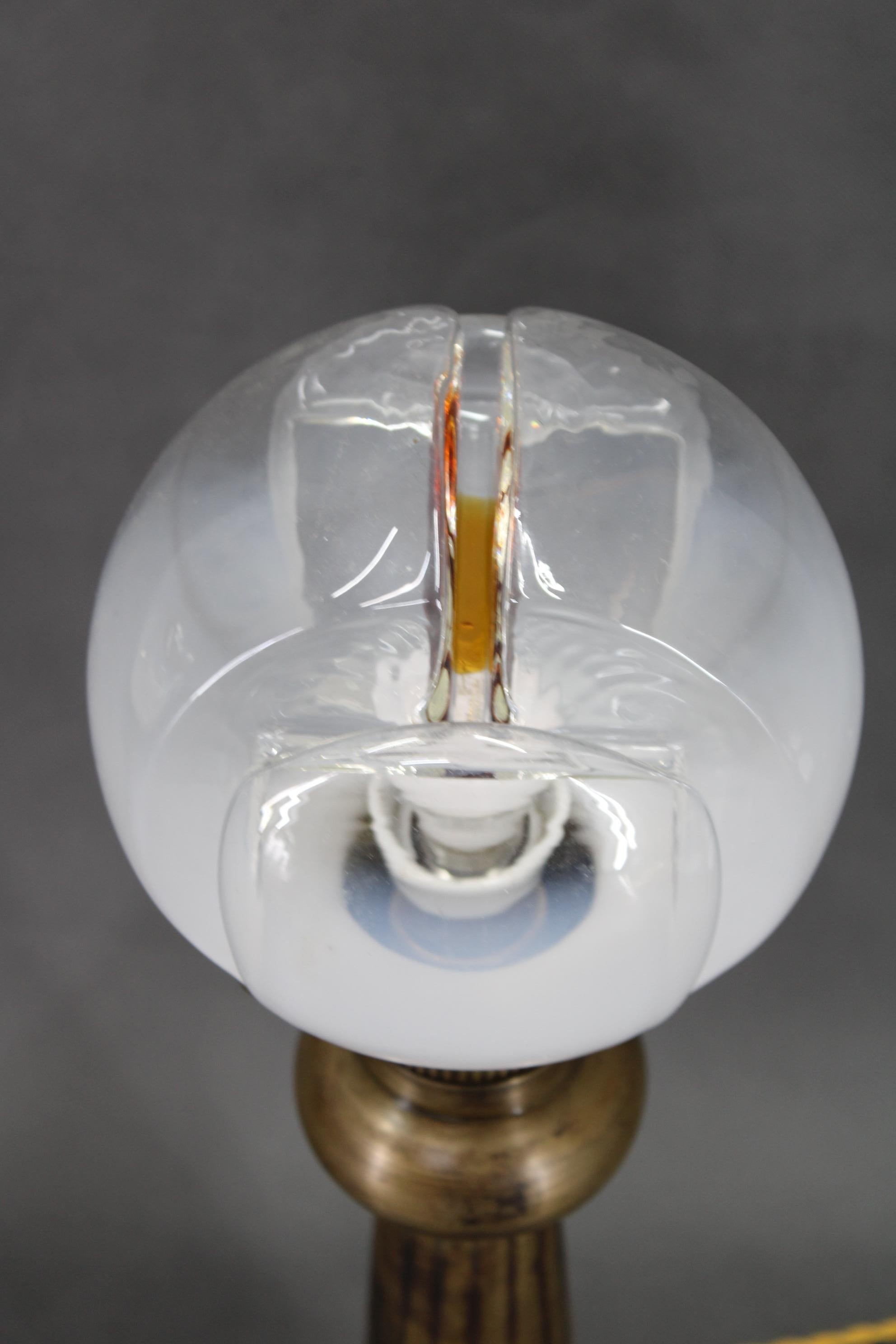 1940s Pair of Italian Restored Brass Table Lamps with Glass Shades For Sale 2
