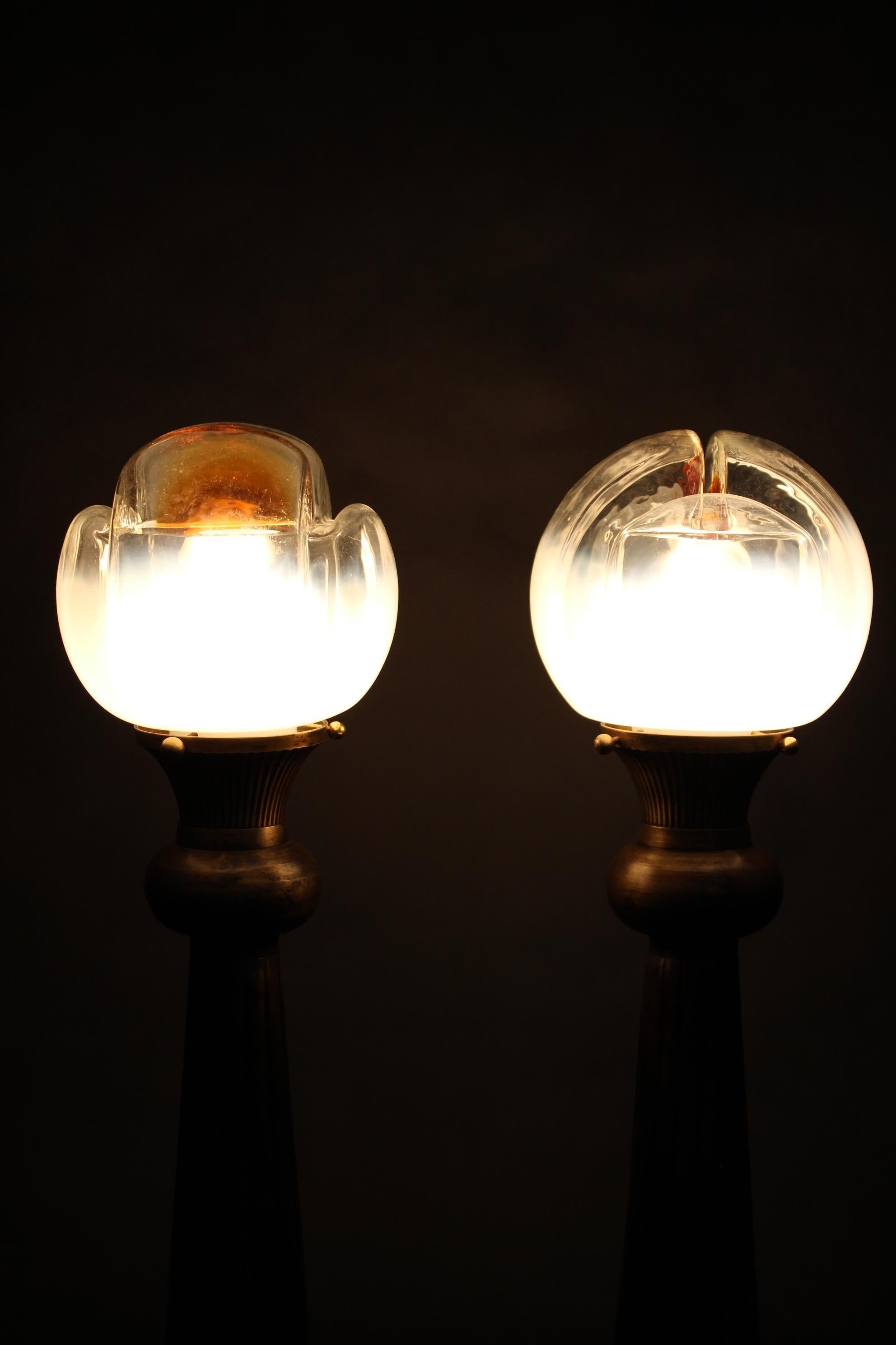 1940s Pair of Italian Restored Brass Table Lamps with Glass Shades For Sale 4