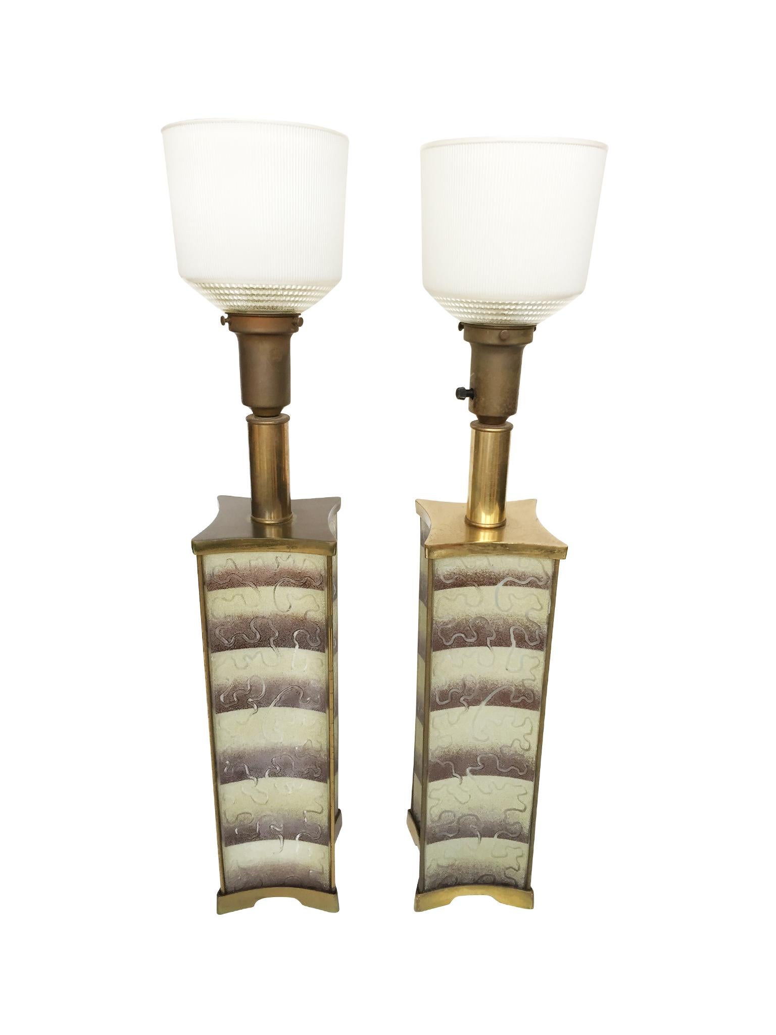 1940s Pair of Lightolier Frosted Glass Table Lamps in the Style of James Mont In Good Condition In New York, NY