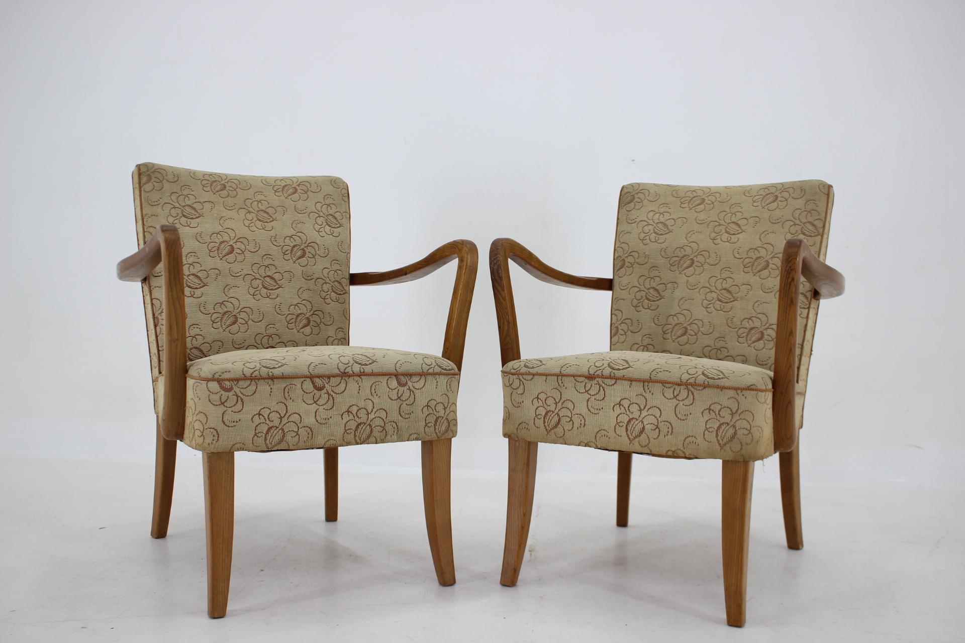 1940s Pair of Oak Armchair , Czechoslovakia In Good Condition For Sale In Praha, CZ