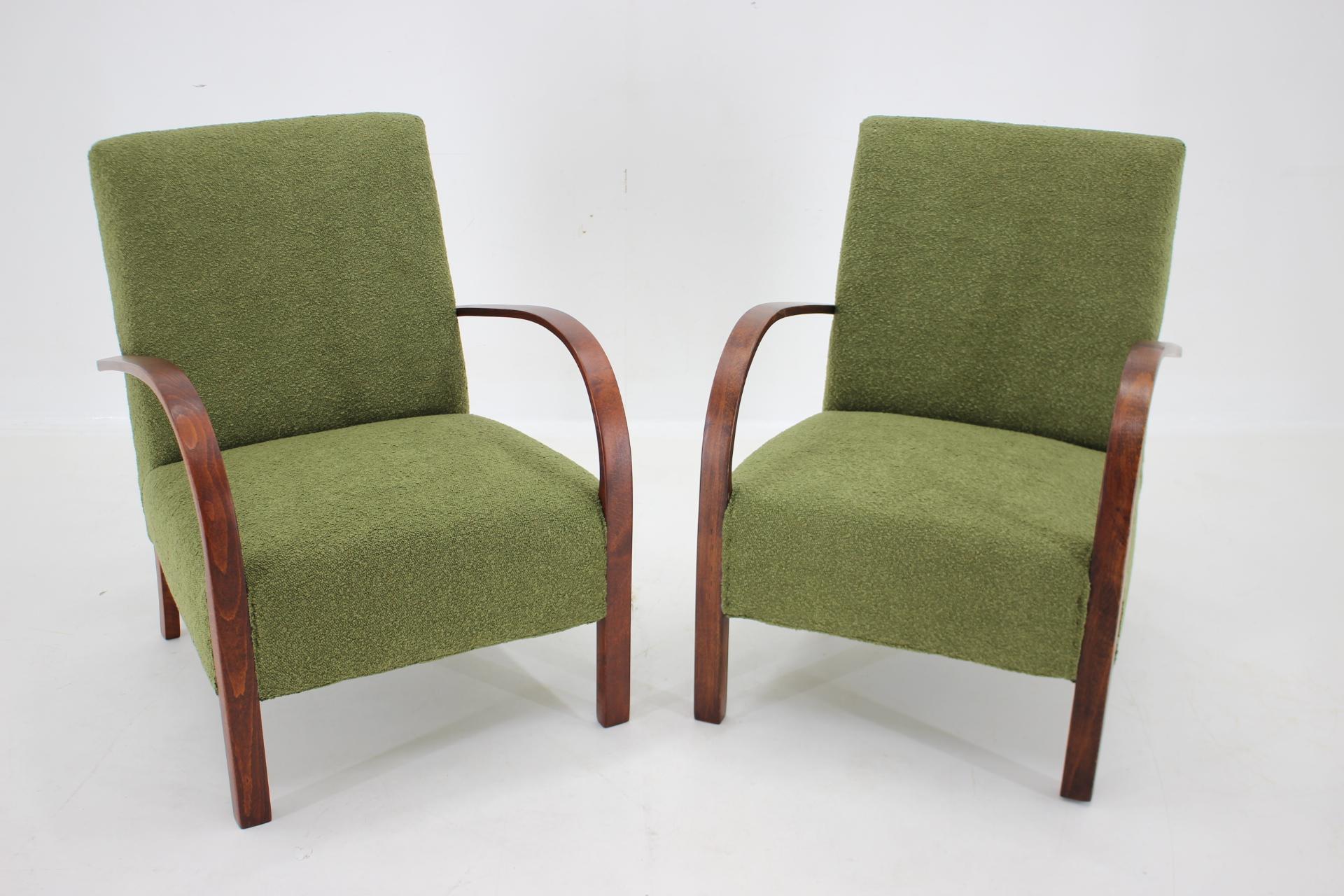 Mid-20th Century 1940s Pair of Restored  Art Deco Armchairs in Boucle, Czechoslovakia For Sale