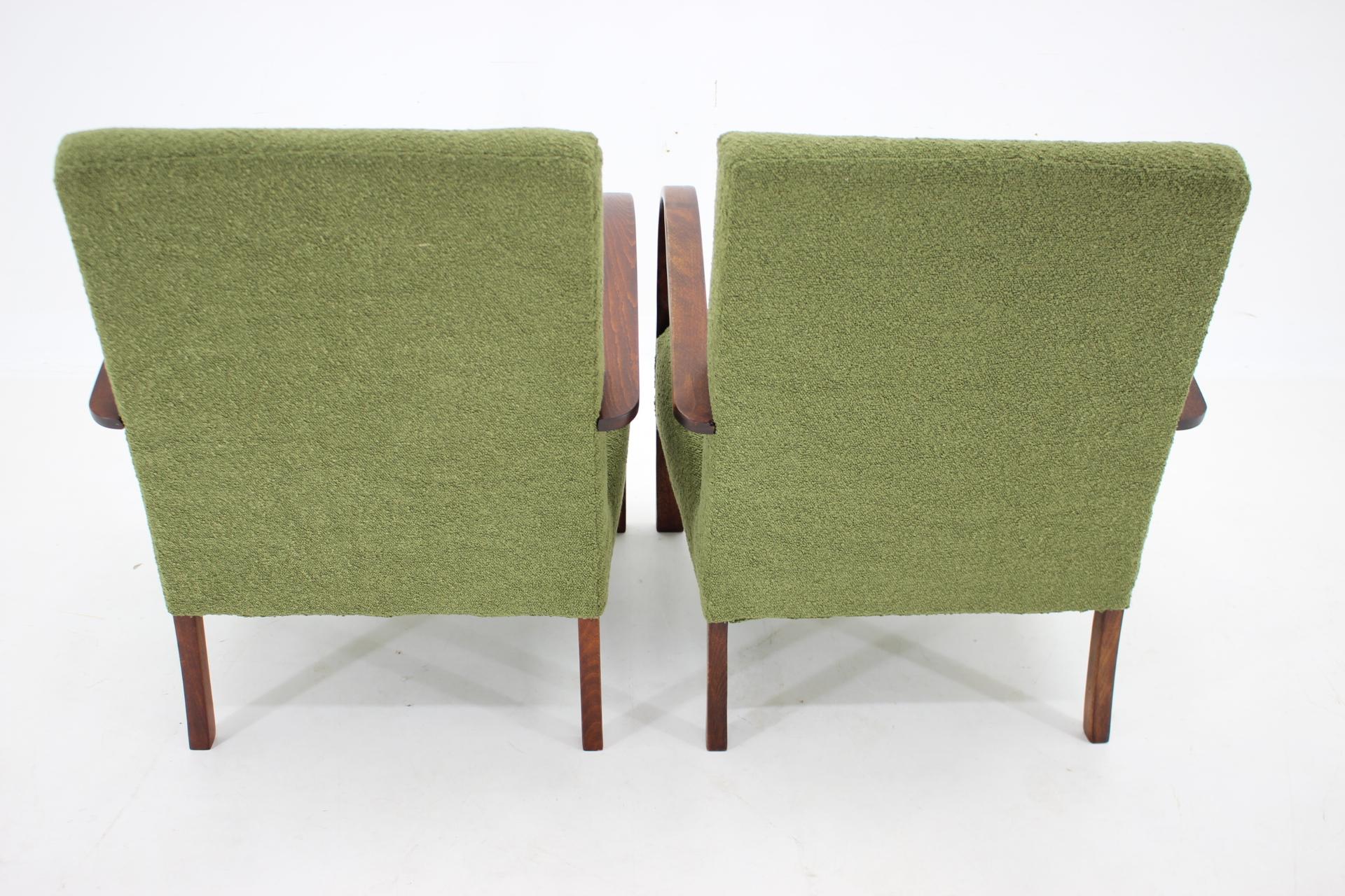 1940s Pair of Restored  Art Deco Armchairs in Boucle, Czechoslovakia For Sale 1