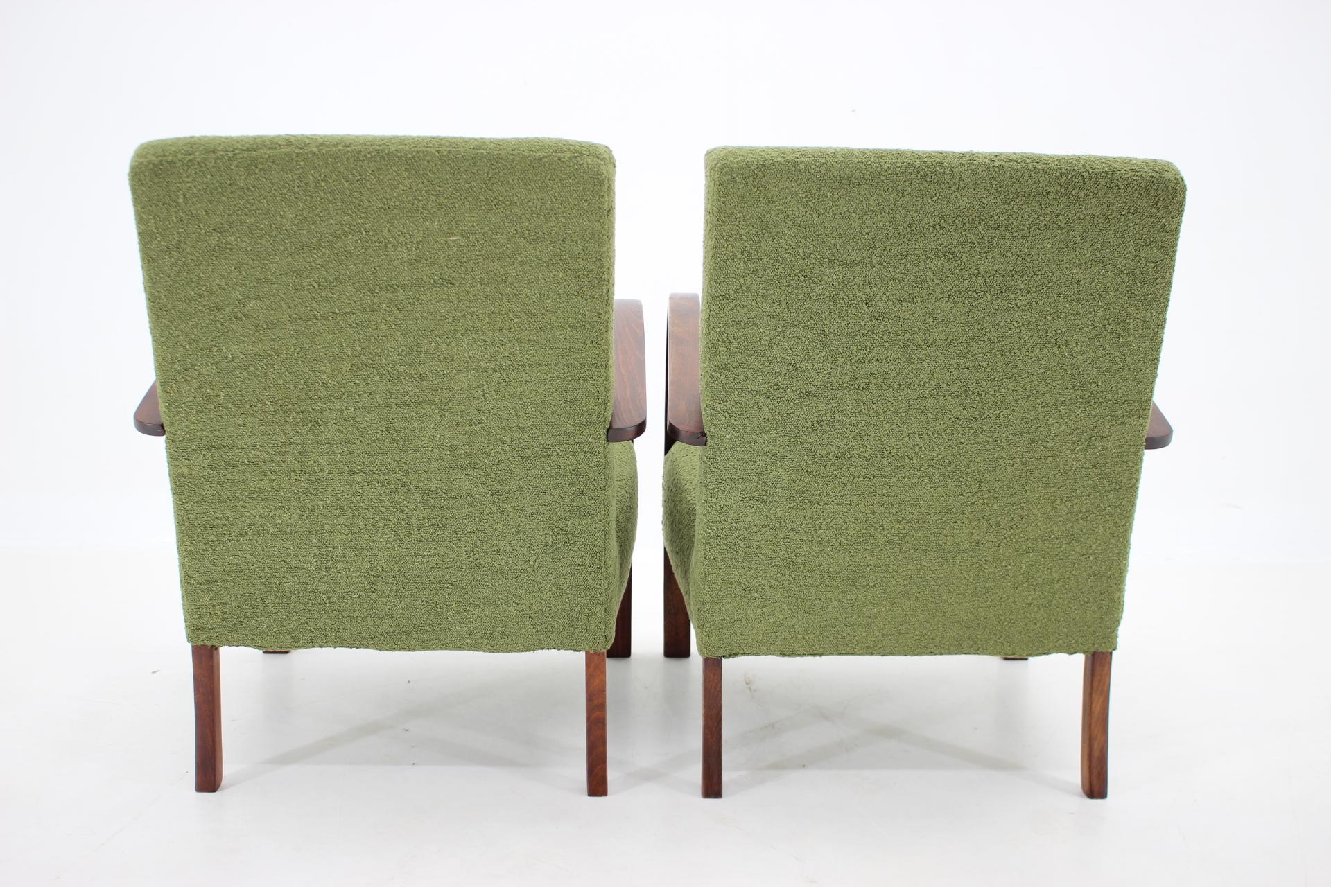 1940s Pair of Restored  Art Deco Armchairs in Boucle, Czechoslovakia For Sale 2