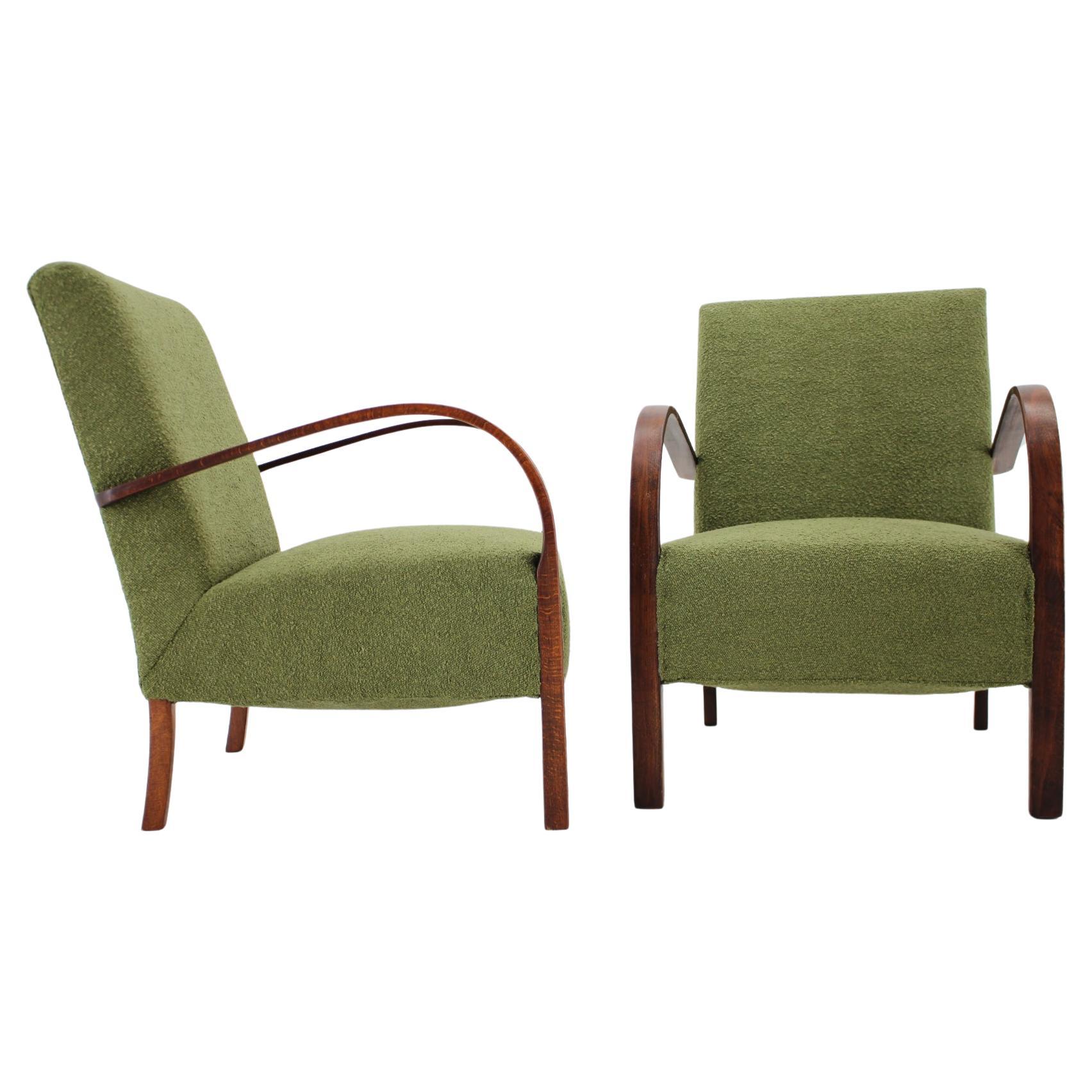 1940s Pair of Restored  Art Deco Armchairs in Boucle, Czechoslovakia For Sale
