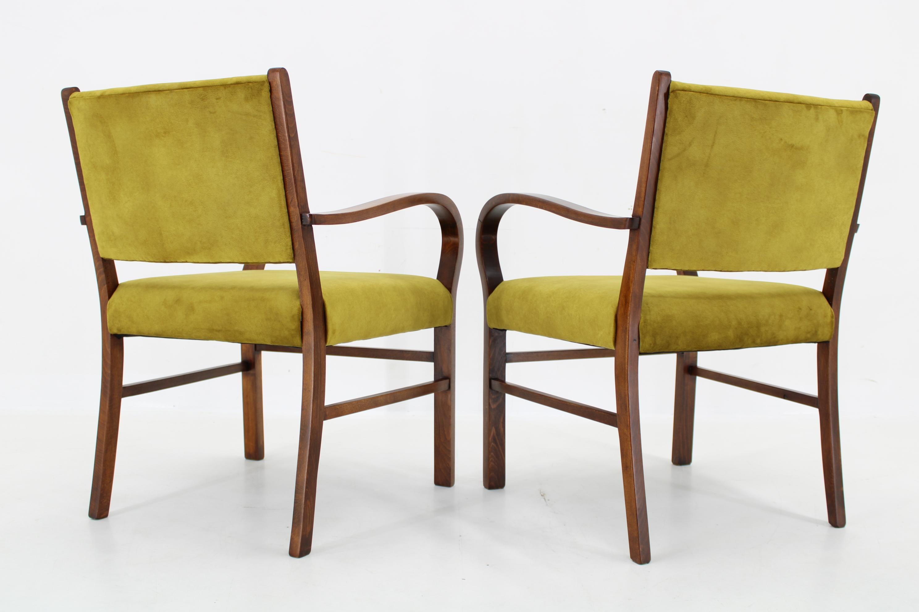 Paire de fauteuils Art Déco en hêtre restaurés, Tchécoslovaquie, années 1940 en vente 3