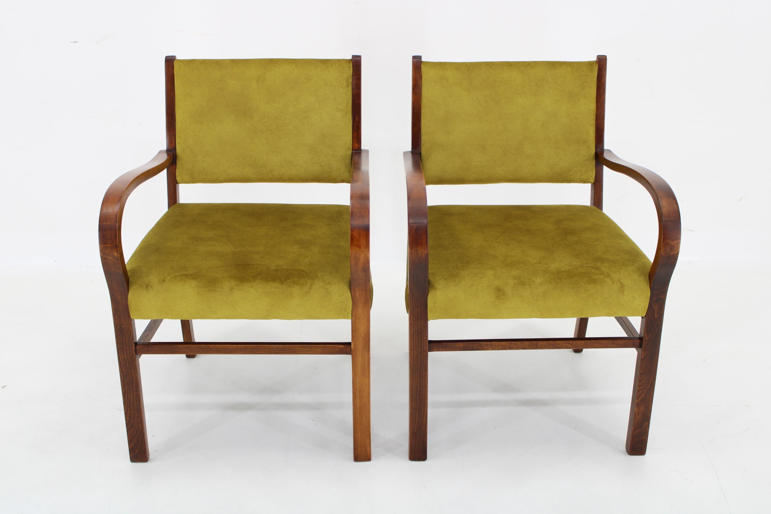 Mid-20th Century 1940s Pair of Restored Beech Art Deco Armchairs, Czechoslovakia For Sale