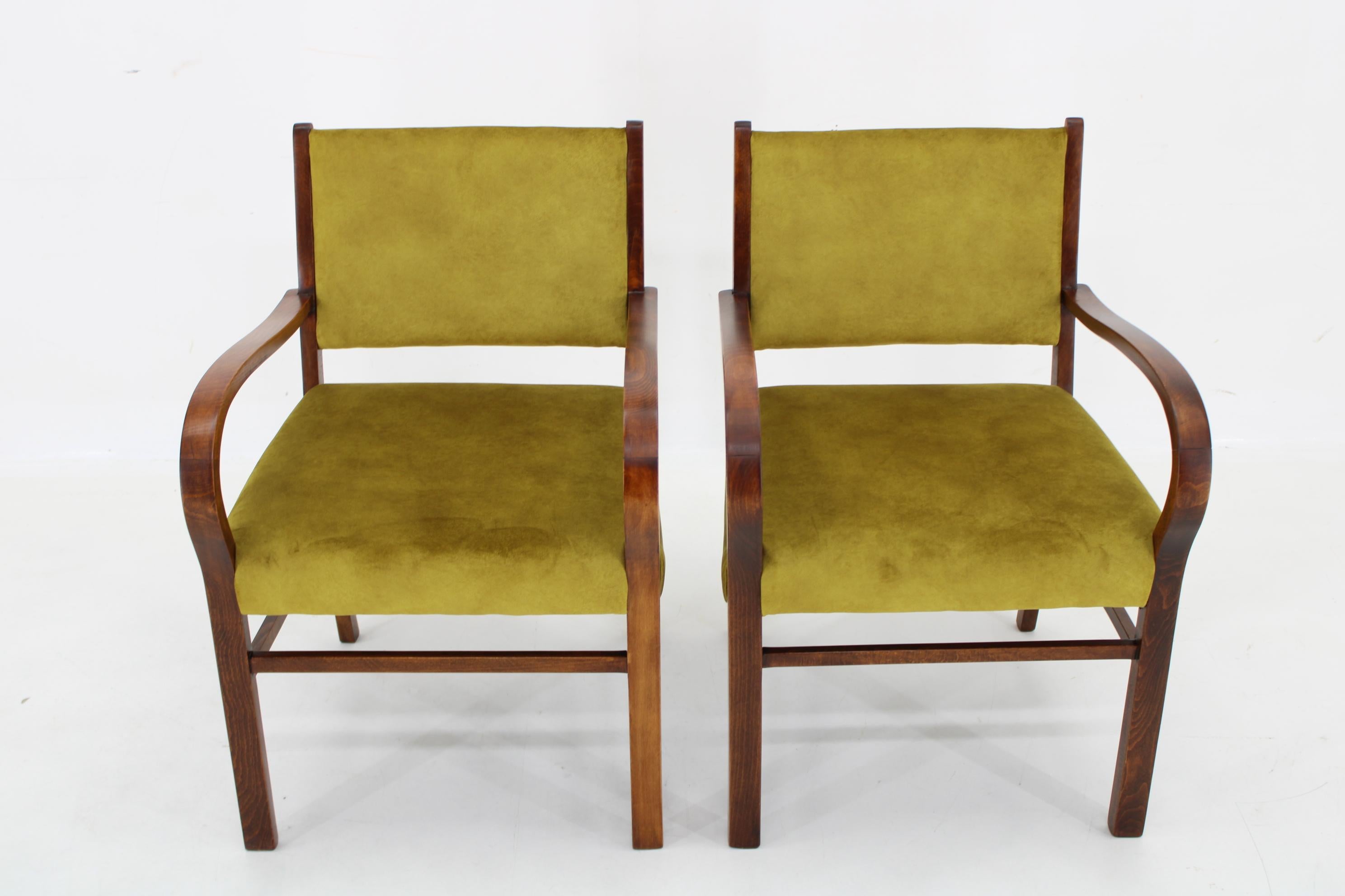 Fabric 1940s Pair of Restored Beech Art Deco Armchairs, Czechoslovakia For Sale