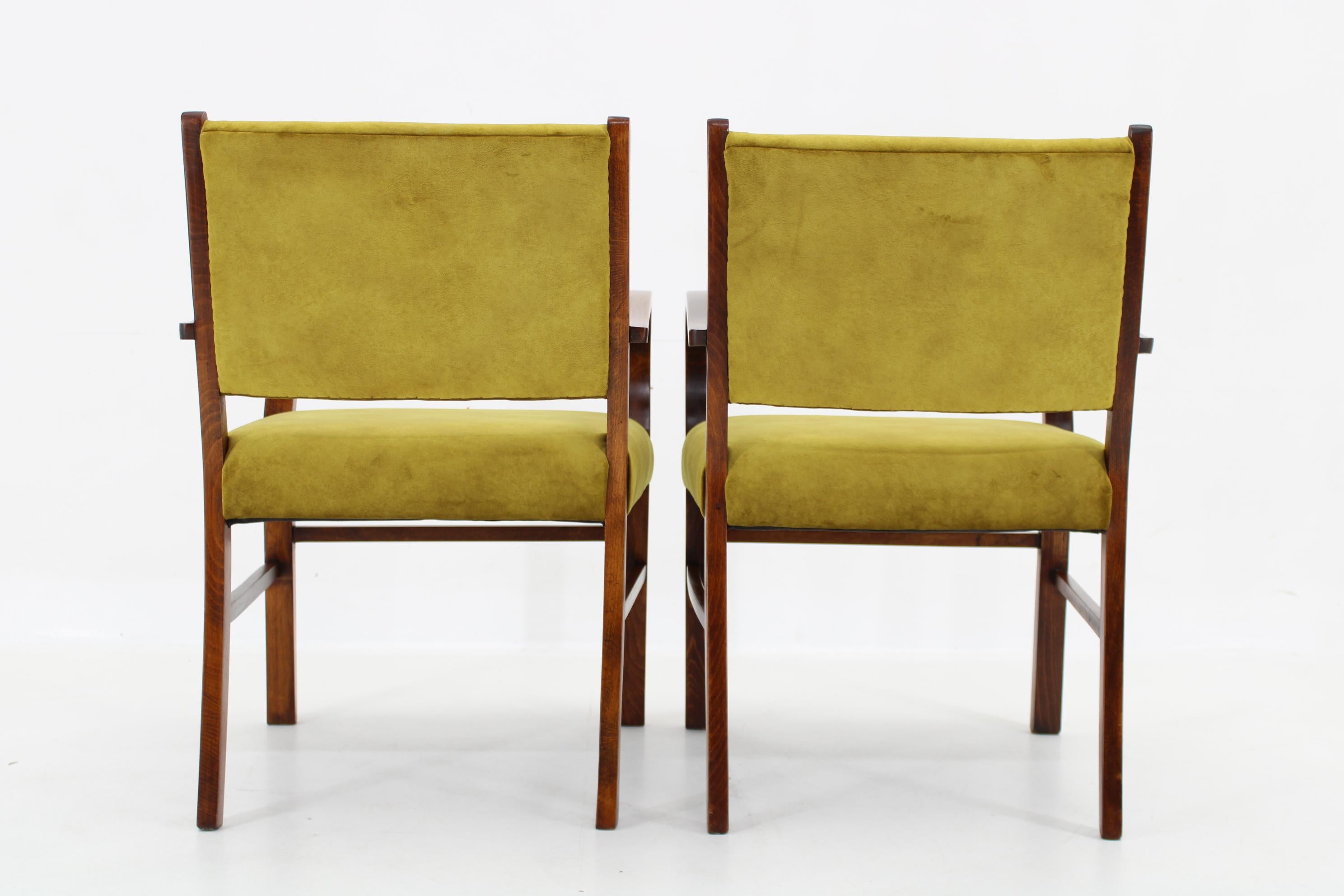 Ein Paar restaurierte Art-Déco-Sessel aus Buche, Tschechoslowakei, 1940er Jahre im Angebot 2
