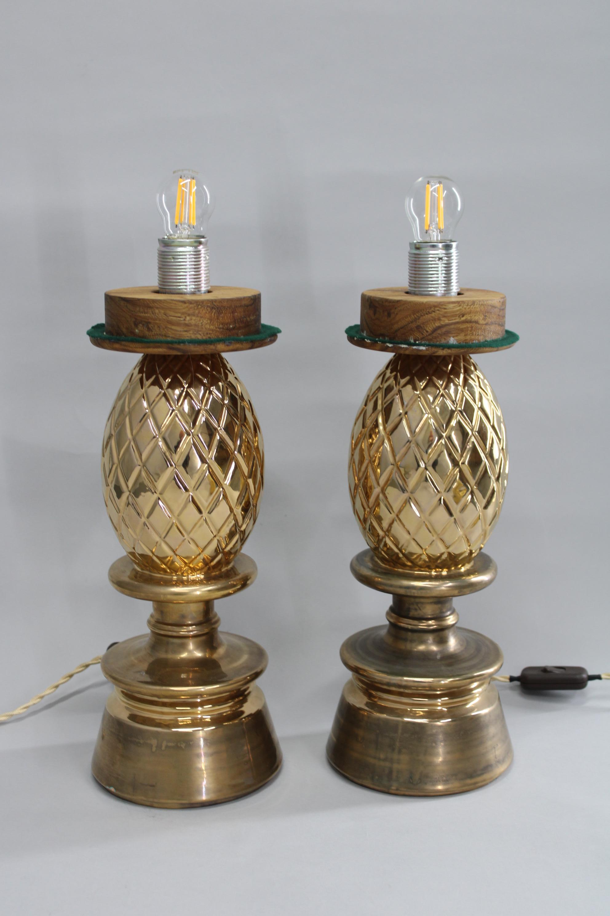 1940s Pair of Restored Pineapple Ceramic Table Lamp with Glass Shade 1
