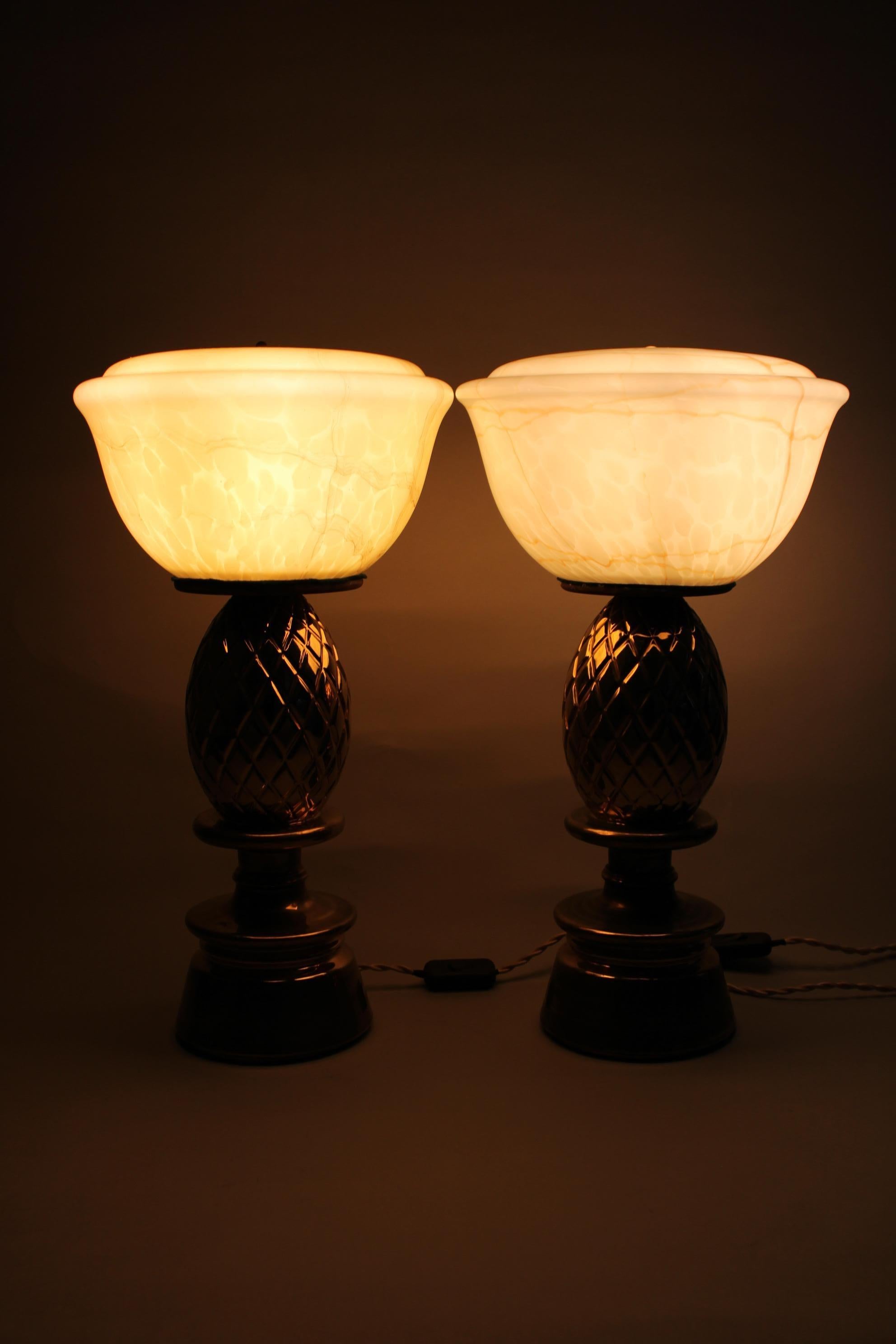 1940s Pair of Restored Pineapple Ceramic Table Lamp with Glass Shade 3