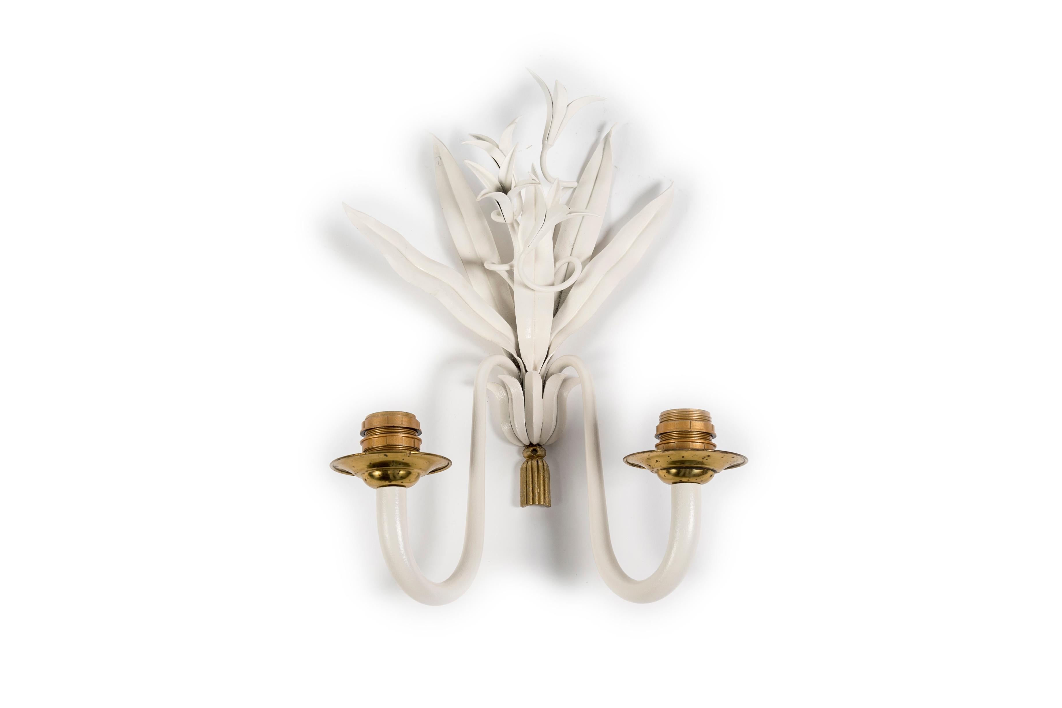 Pair of 1940's painted metal sconces attributed to Maison Baguès
Re-wired
2 light bulbs E27.