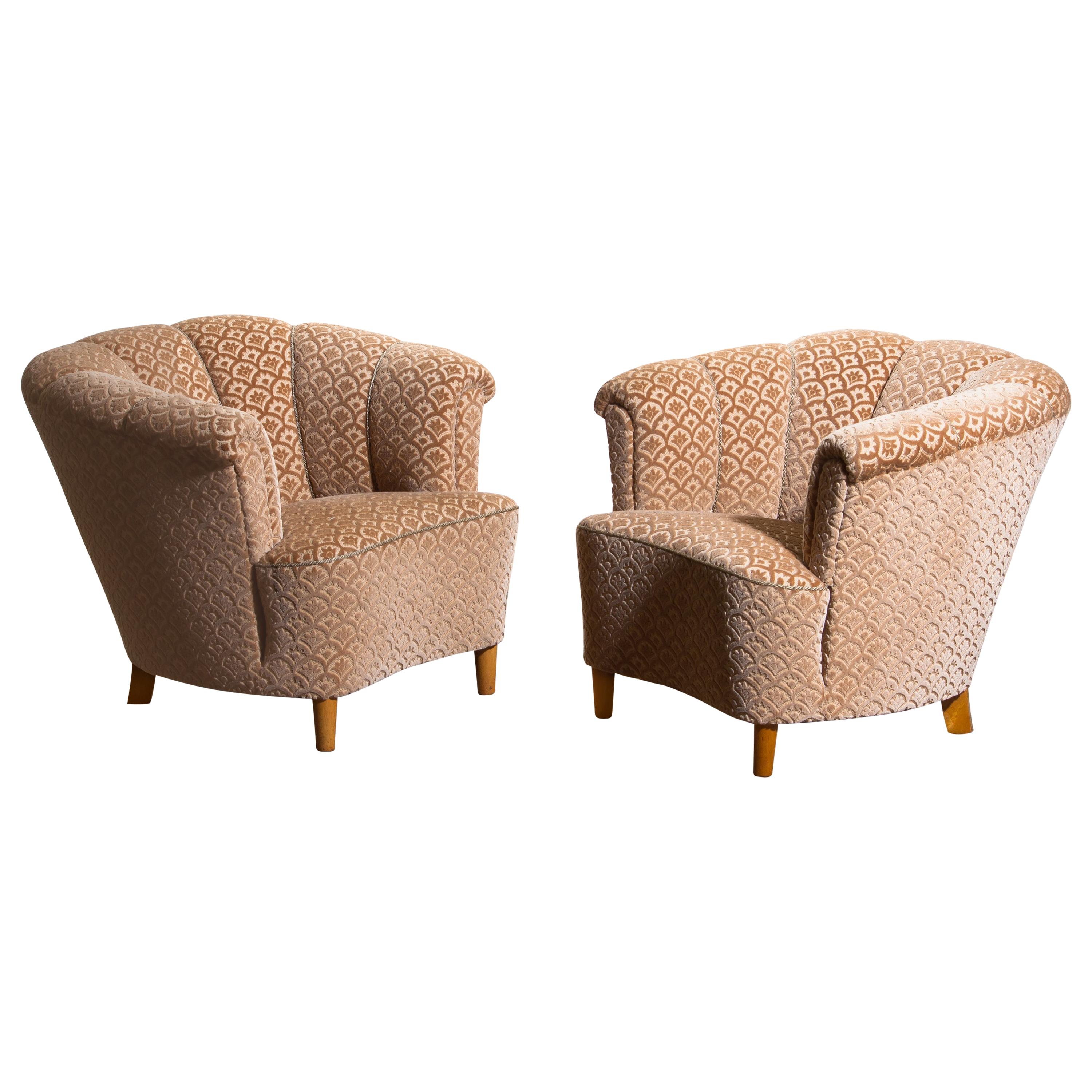 Beautiful set of two comfortable easy or cocktail chairs from the 1940s.
Both chairs are in original and excellent condition.
The chairs are richly upholstered in flocked velvet and standing on beech legs.
 